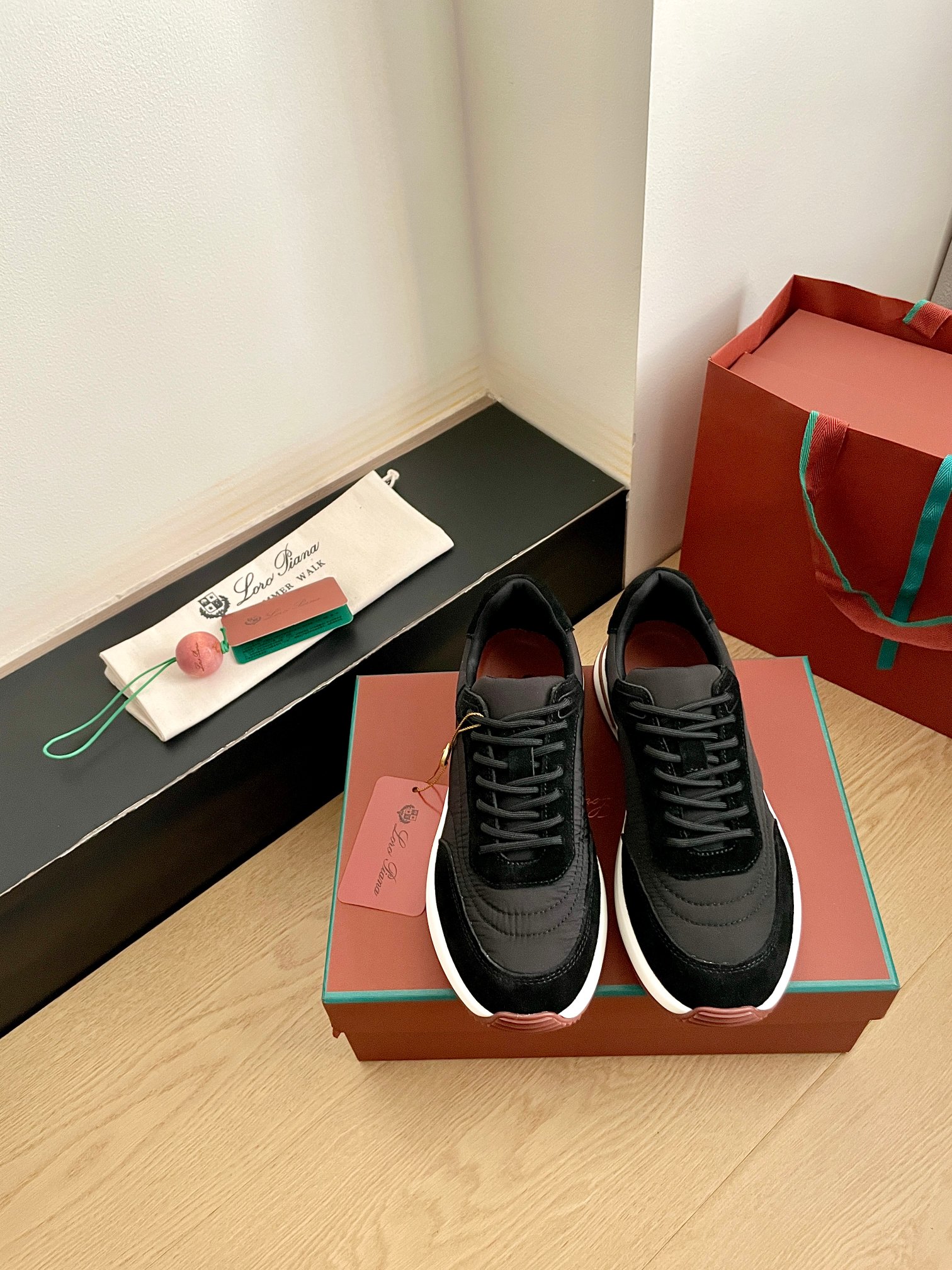 로로피아나(LORO PIANA) 워크 위시 스니커즈 신발