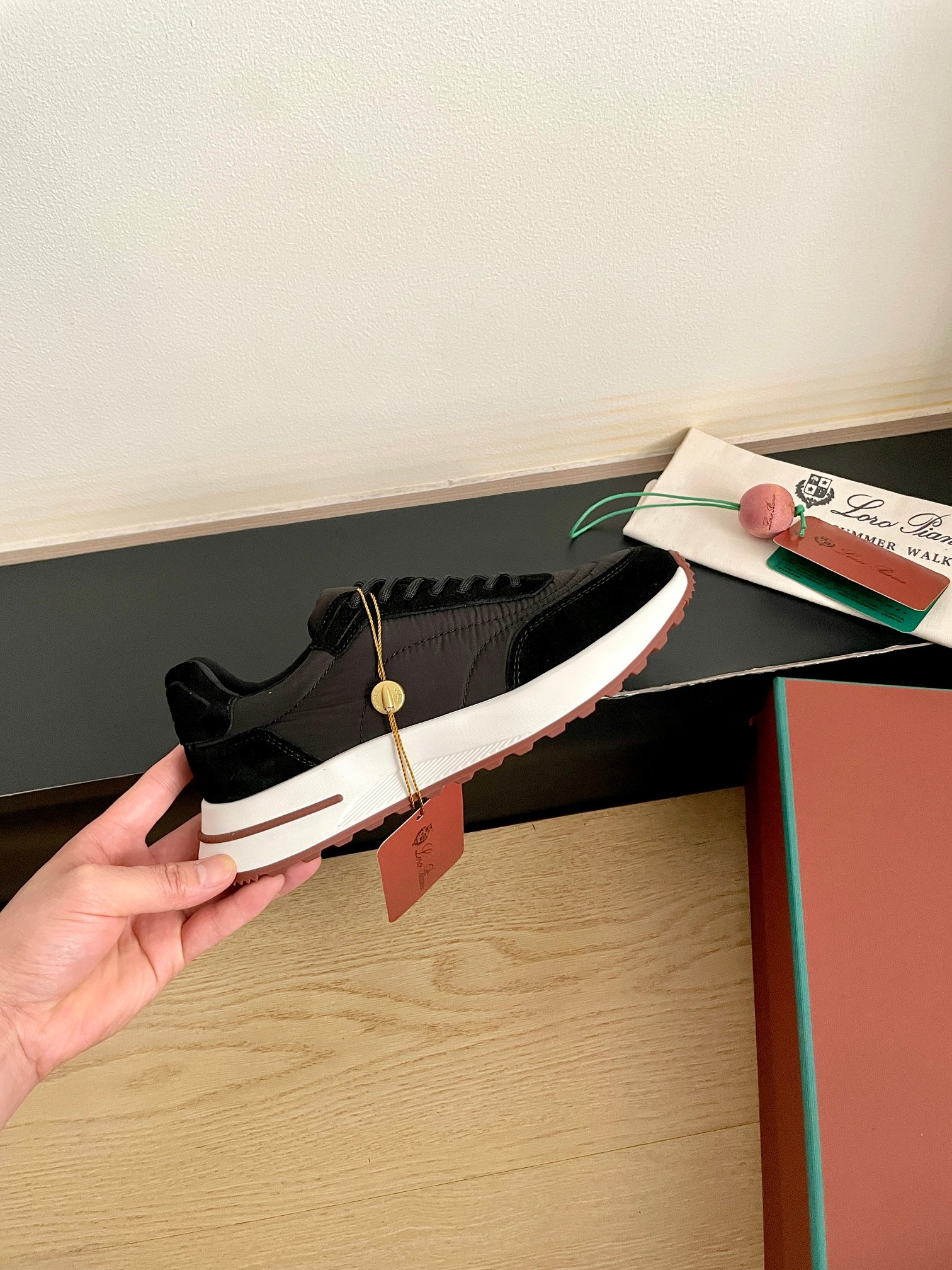 로로피아나(LORO PIANA) 워크 위시 스니커즈 신발