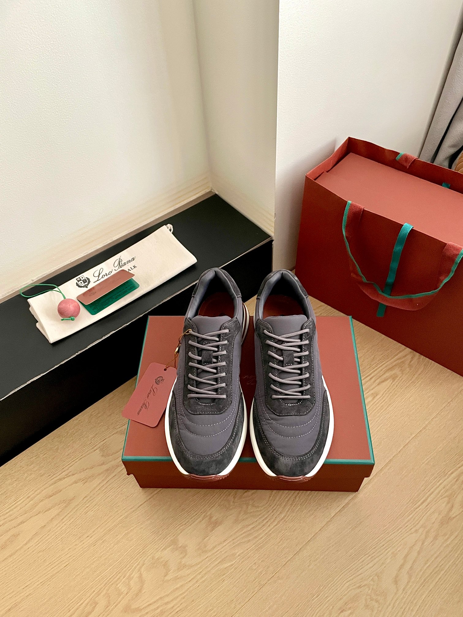 로로피아나(LORO PIANA) 워크 위시 스니커즈 신발