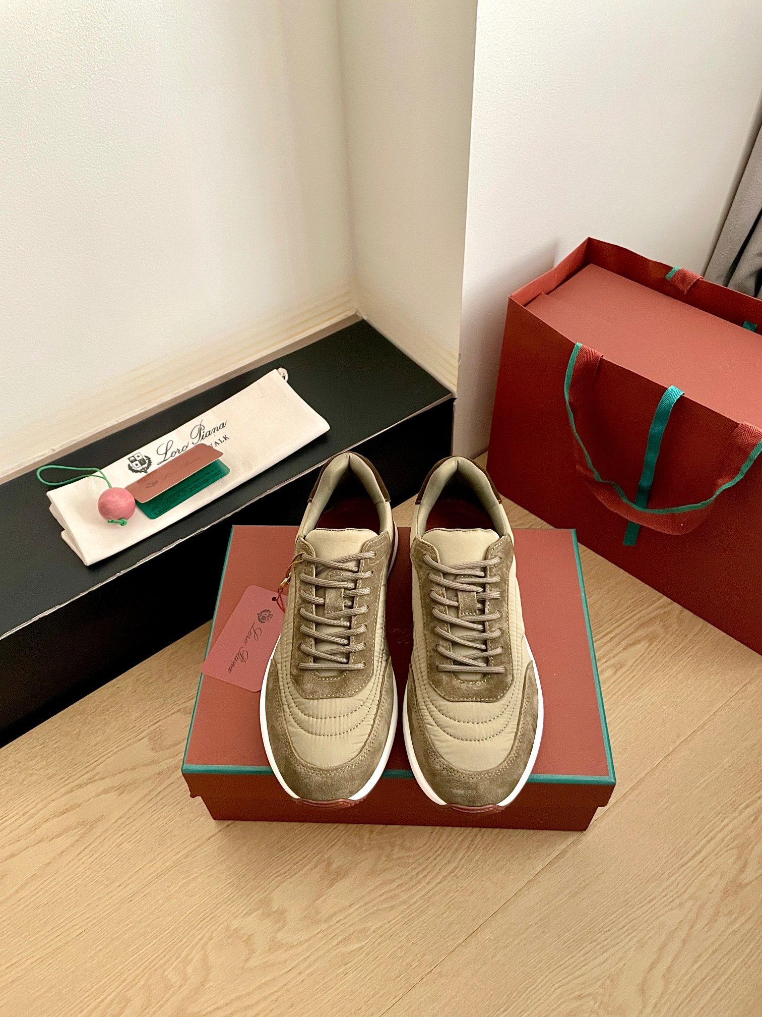 로로피아나(LORO PIANA) 워크 위시 스니커즈 신발