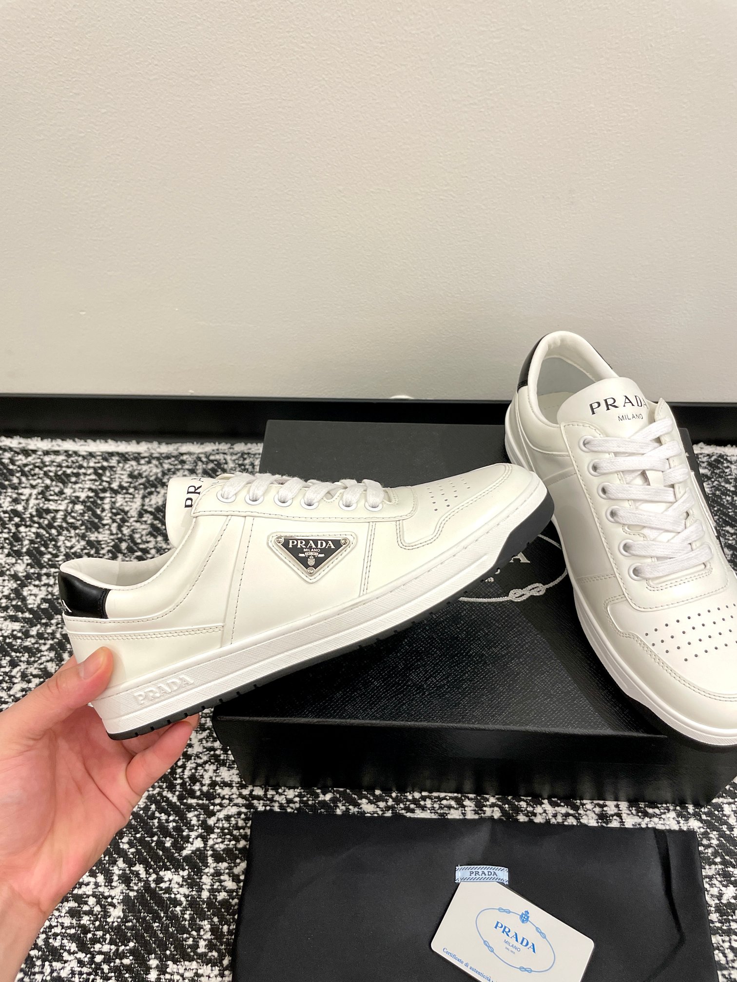 PRADA DOWN TOWN 프라다 다운타운 시그니처 커플 스니커즈 신발