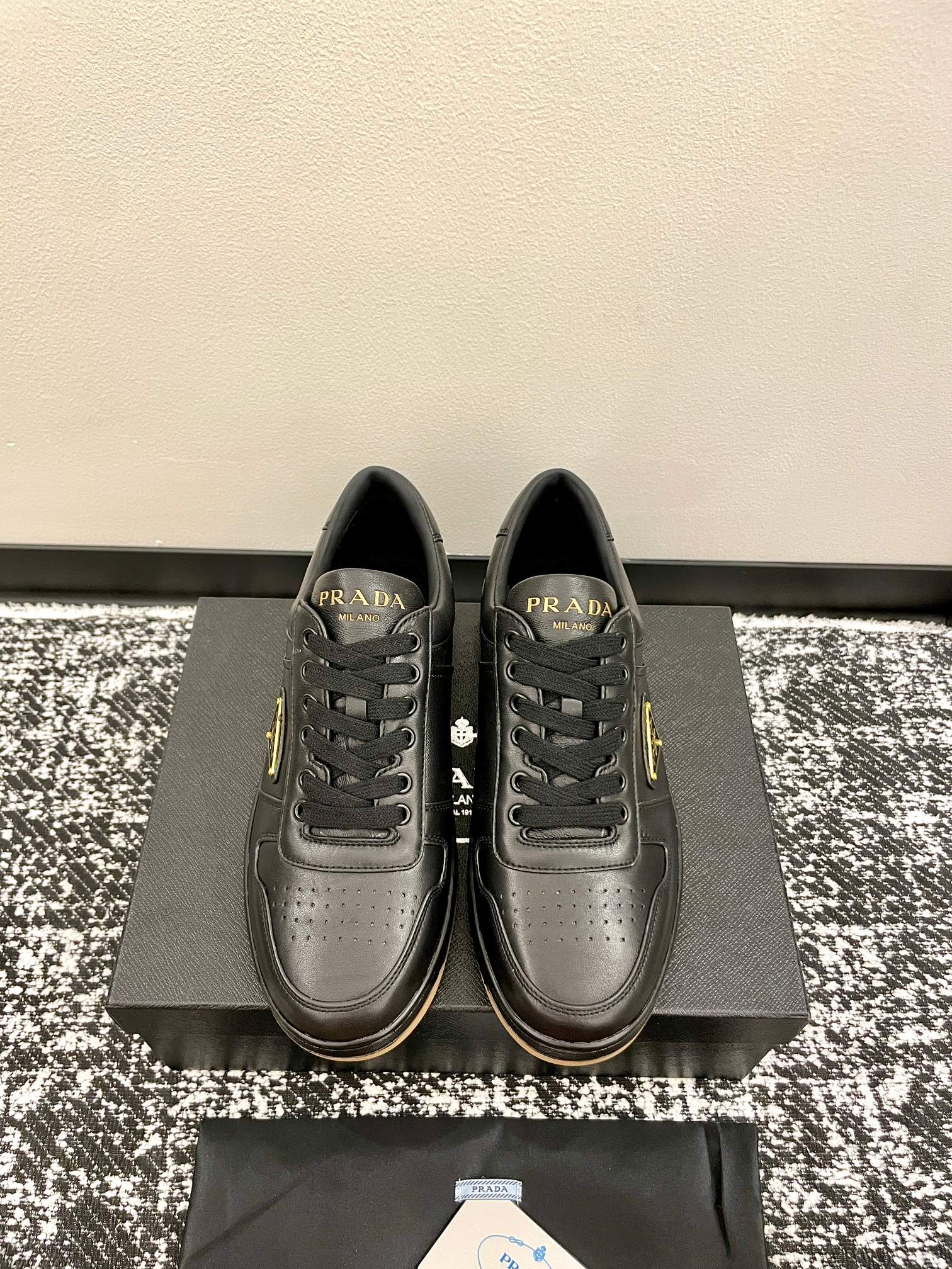 PRADA DOWN TOWN 프라다 다운타운 시그니처 커플 스니커즈 신발