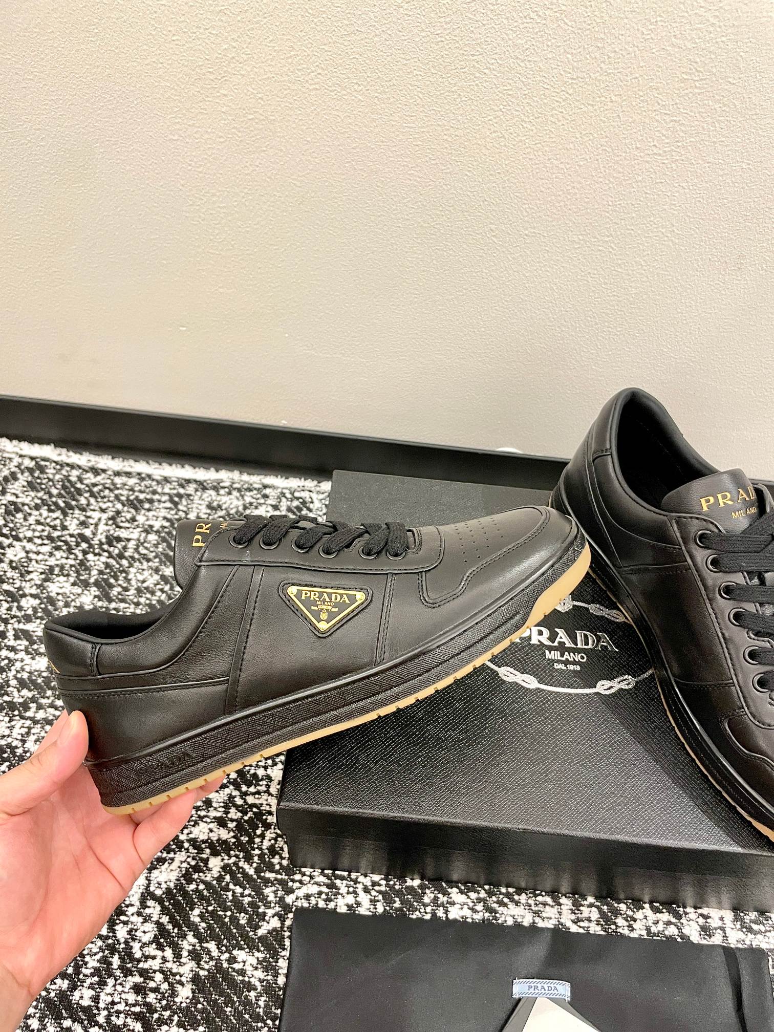 PRADA DOWN TOWN 프라다 다운타운 시그니처 커플 스니커즈 신발