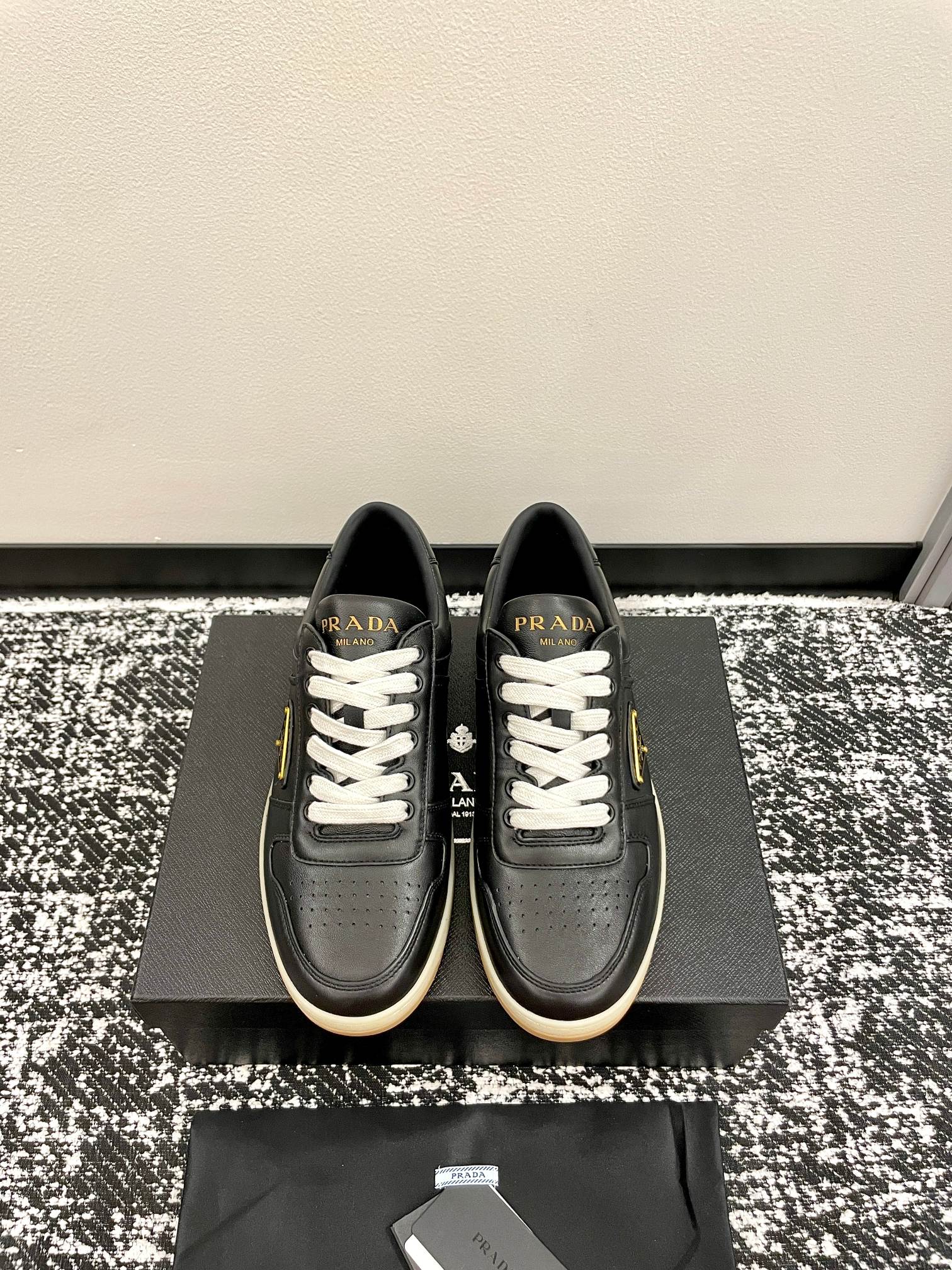 PRADA DOWN TOWN 프라다 다운타운 시그니처 커플 스니커즈 신발