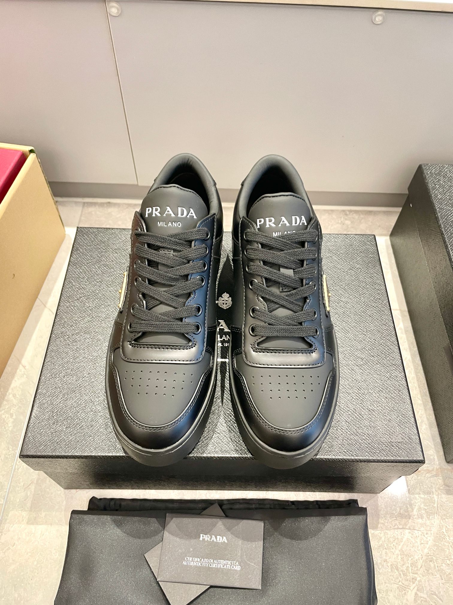 PRADA 프라다 신상 키높이 화이트 스니커즈 신발