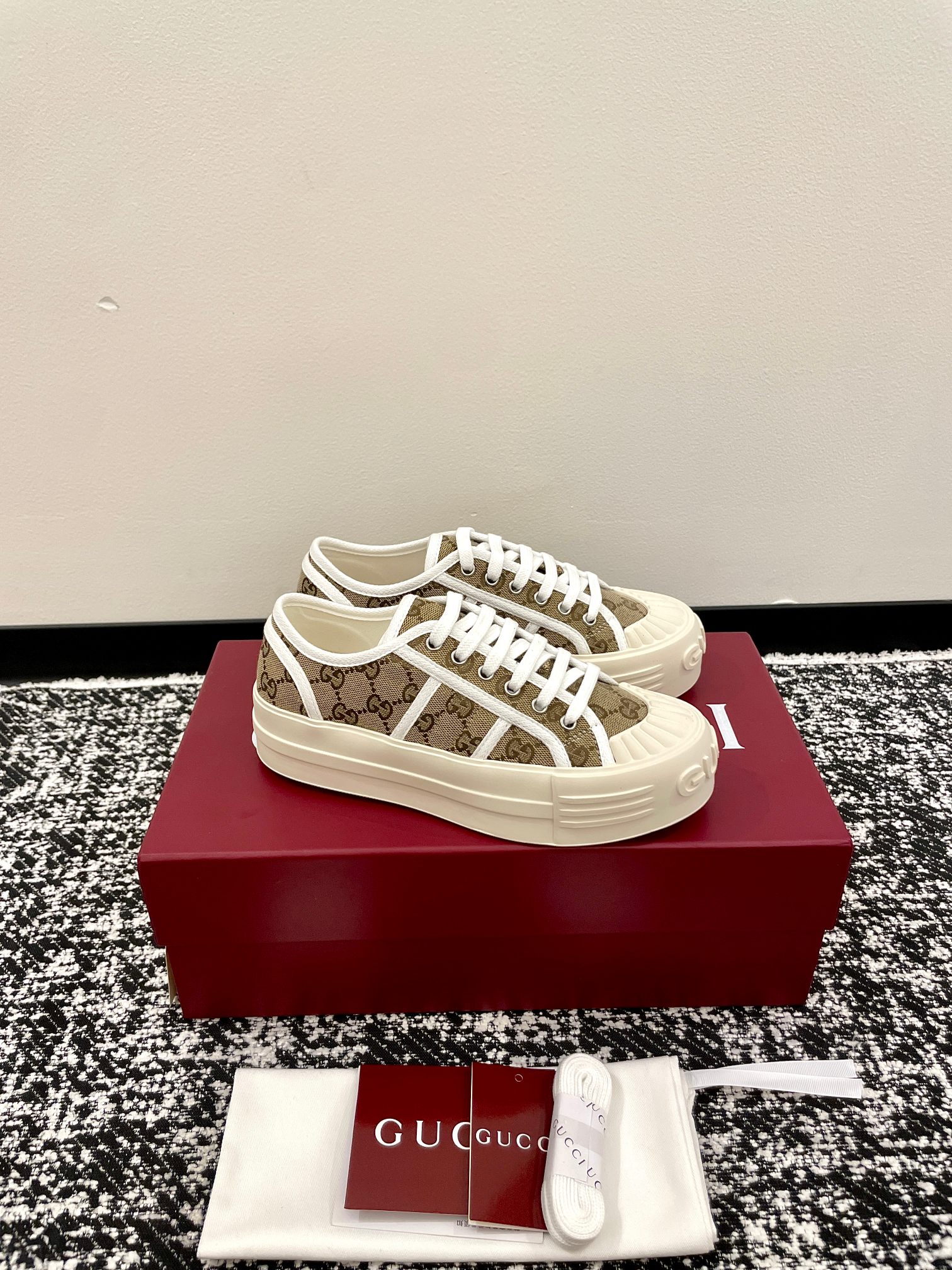 GUCCI 구찌 GG 패턴 로고 플랫폼 캔버스 스니커즈 신발
