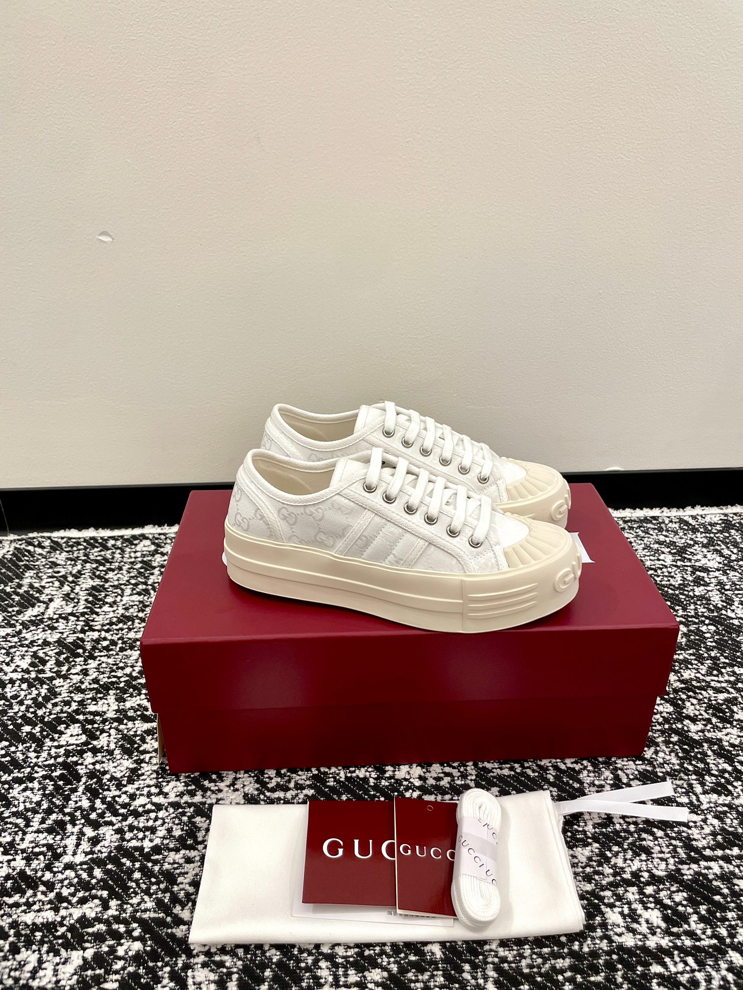 GUCCI 구찌 GG 패턴 로고 플랫폼 캔버스 스니커즈 신발