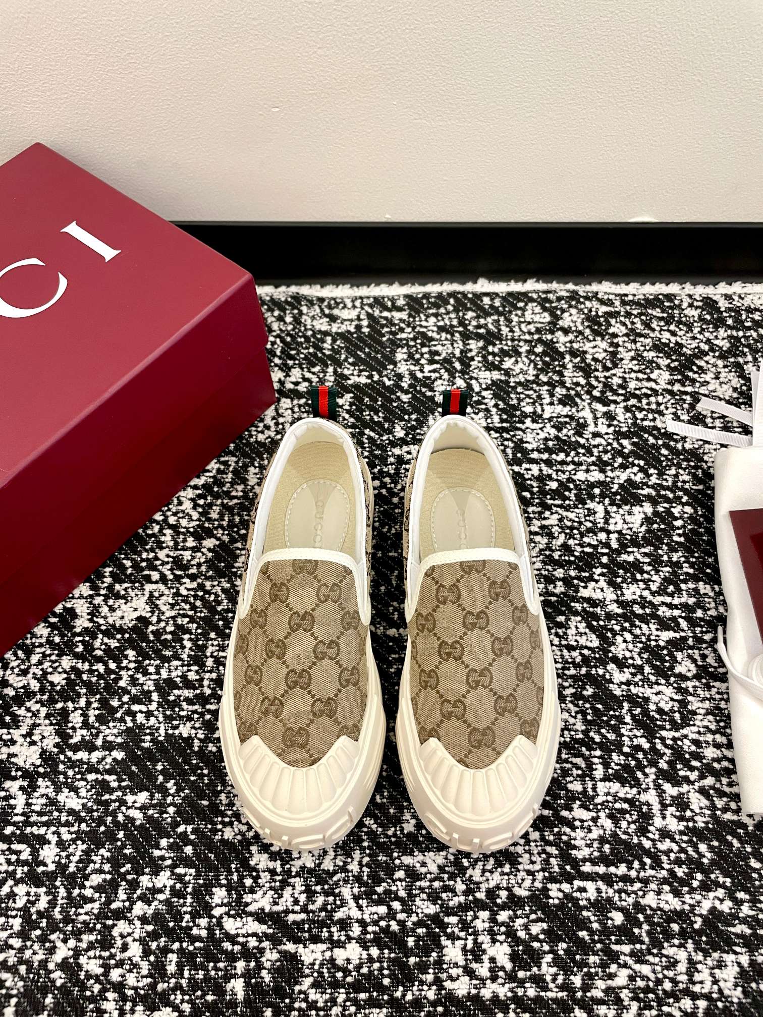 GUCCI 구찌 GG 패턴 로고 플랫폼 캔버스 슬립온 스니커즈 신발