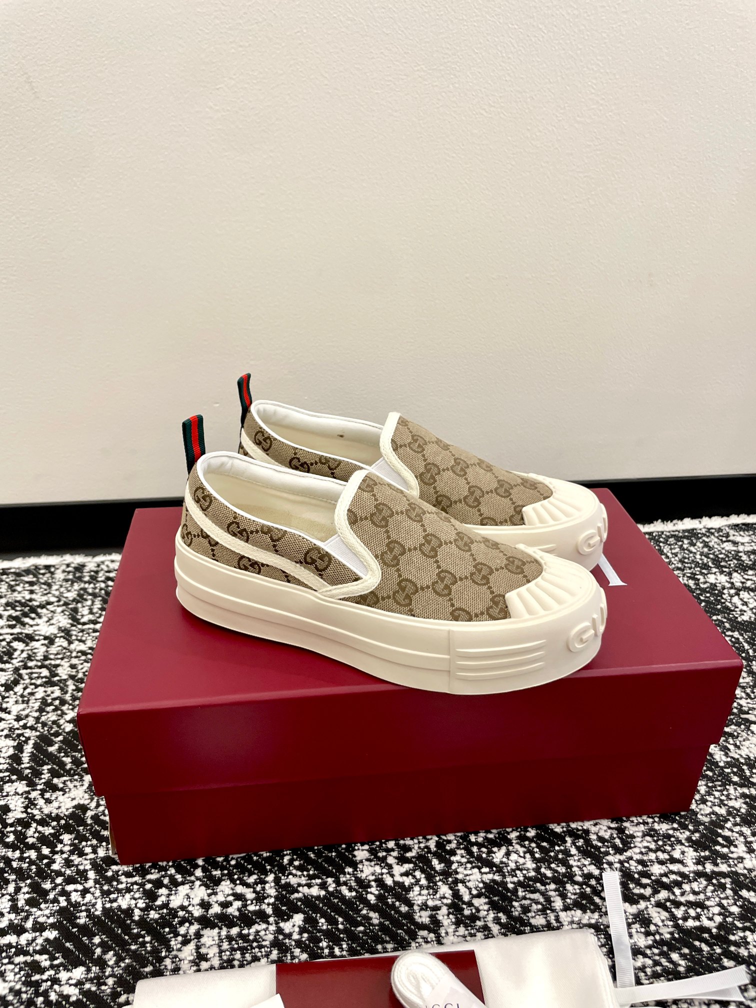 GUCCI 구찌 GG 패턴 로고 플랫폼 캔버스 슬립온 스니커즈 신발