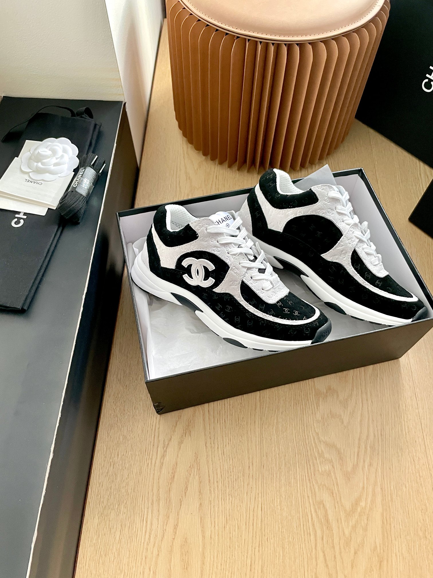 Chanel 샤넬 로고 자수 포인트 팬더 스니커즈 신발