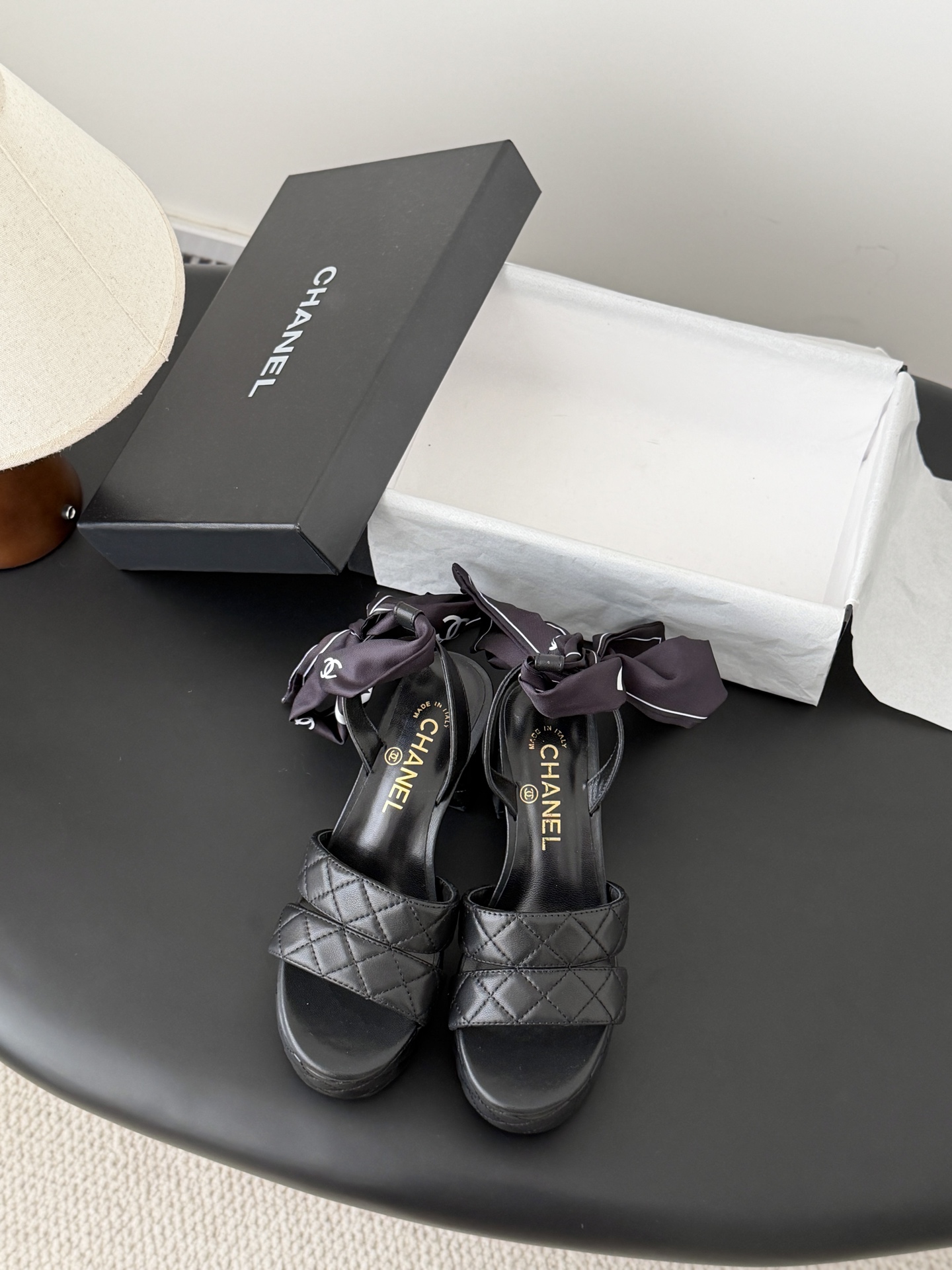 샤넬(CHANEL) 핸드메이드 리본 포인트 아틀리에 로퍼 신발
