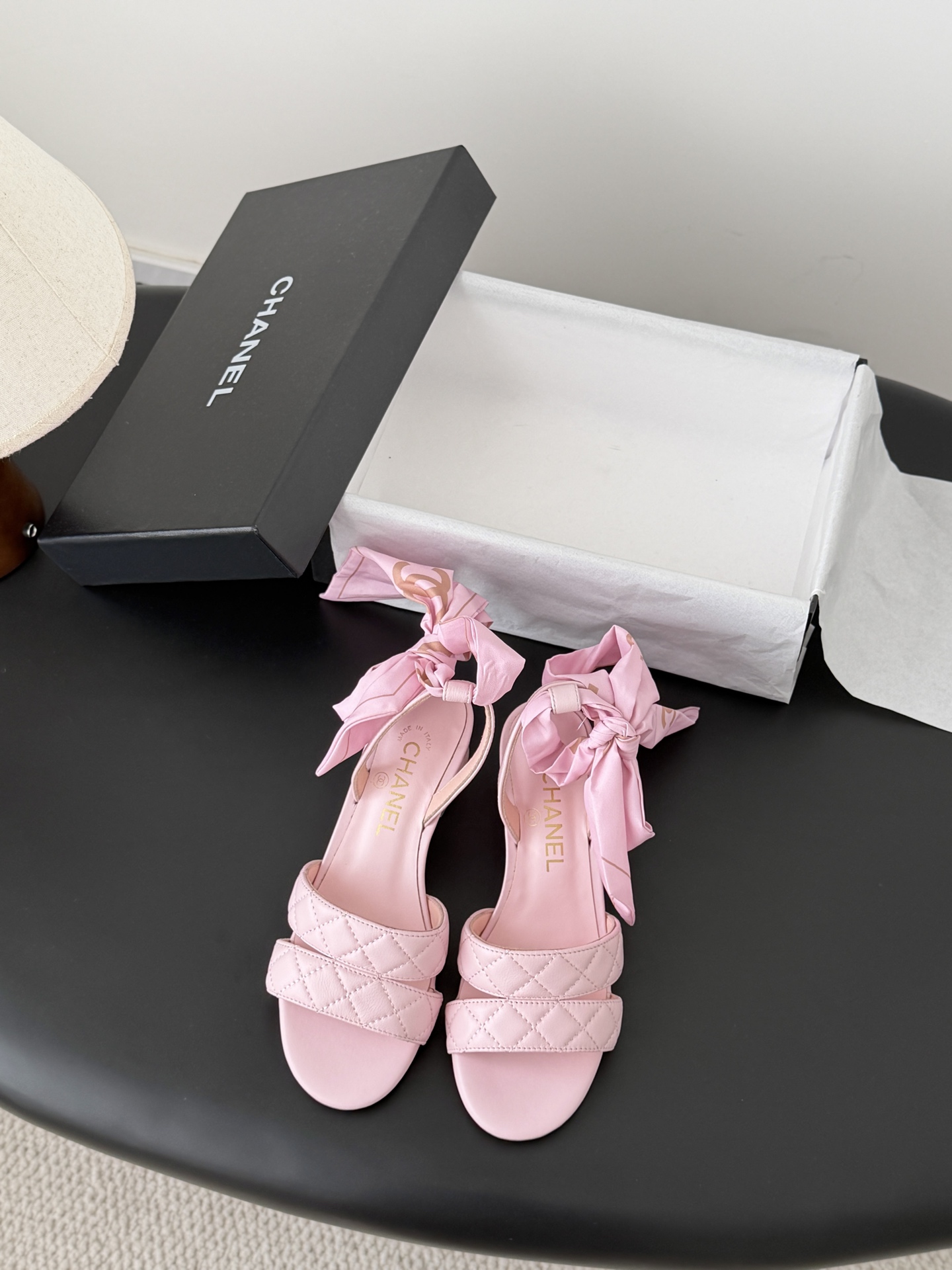 샤넬(CHANEL) 핸드메이드 리본 포인트 아틀리에 로퍼 신발