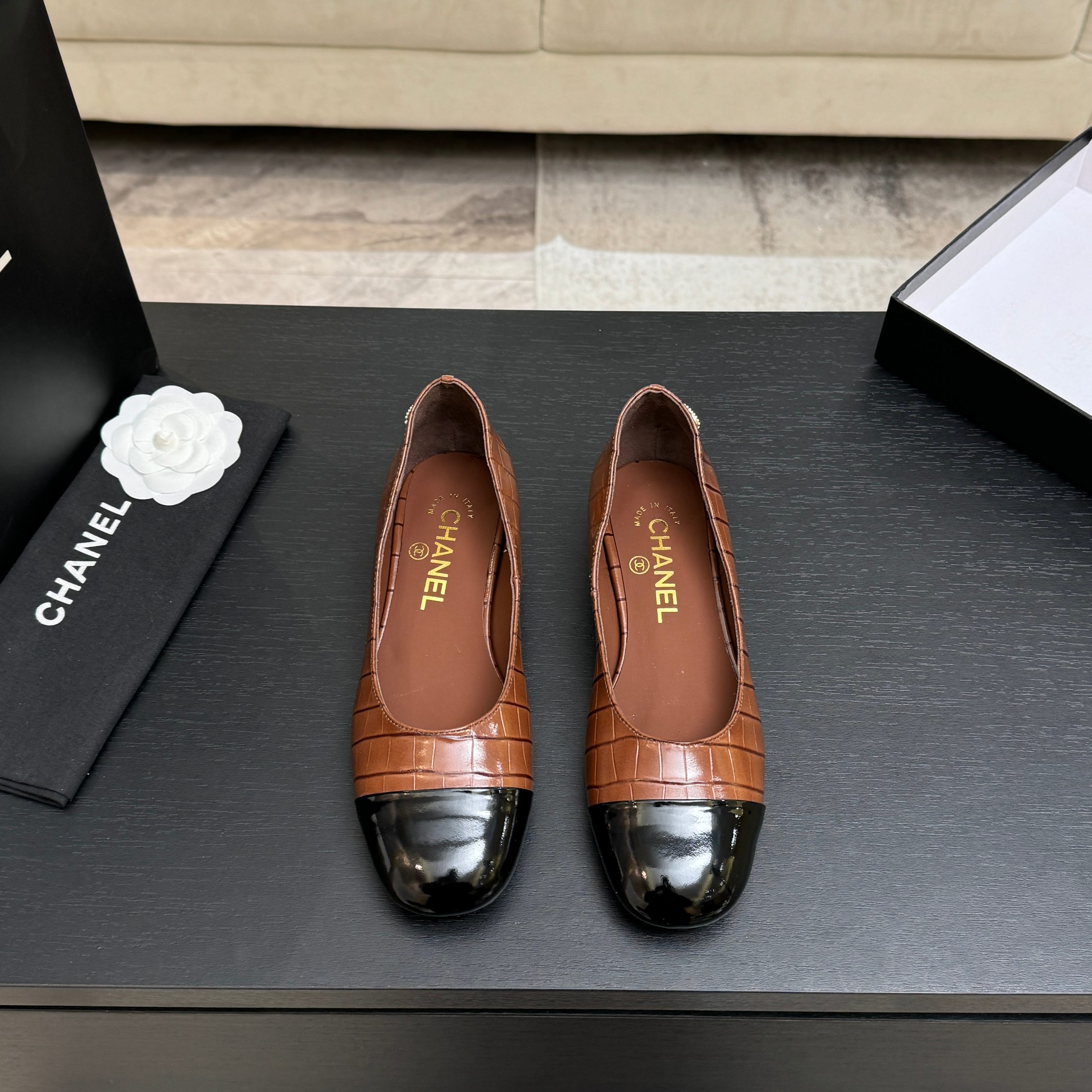 샤넬(CHANEL) 더블 퀼팅 투톤 펌프스 신발