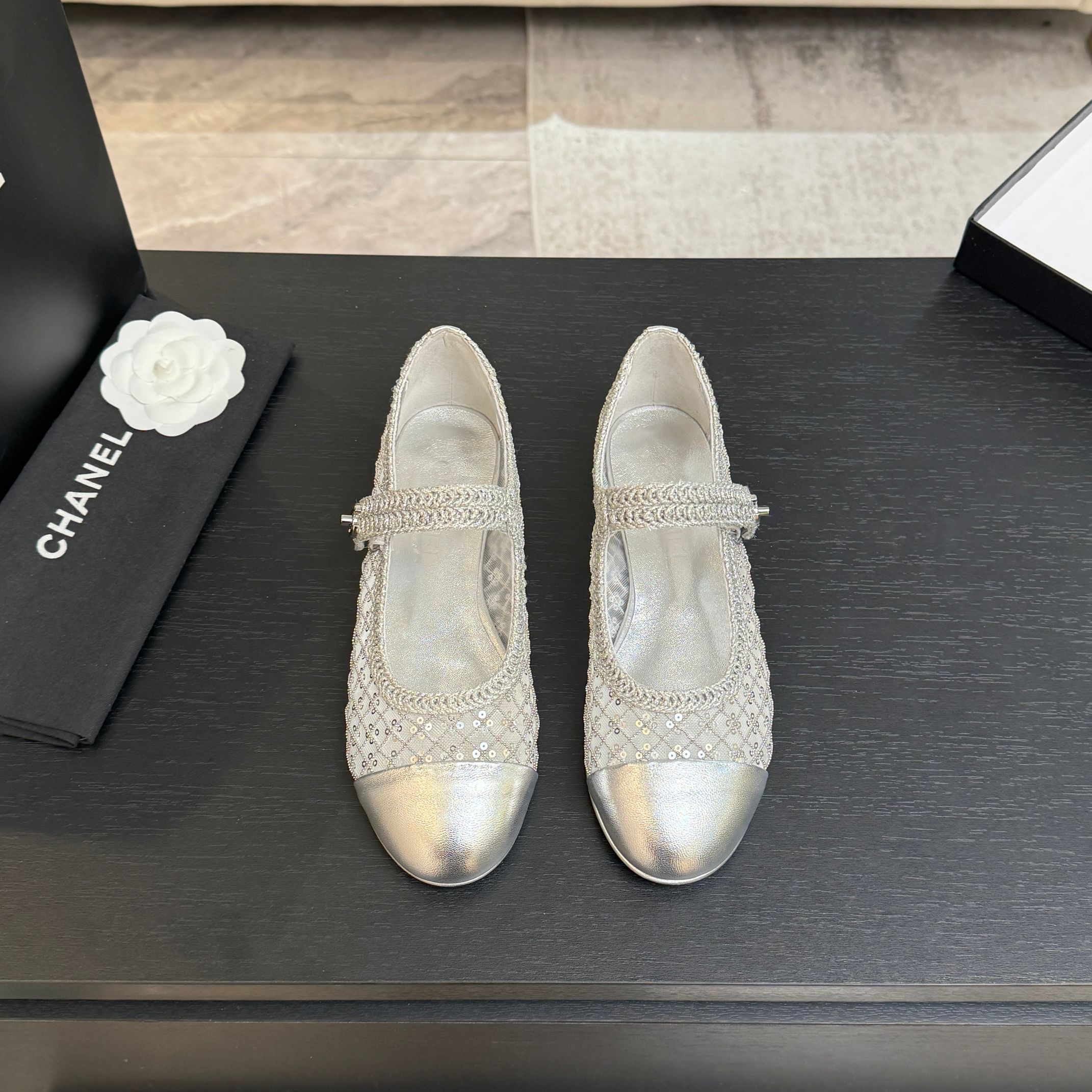 샤넬(CHANEL) 위빙 스팽글 메리제인 플랫 신발