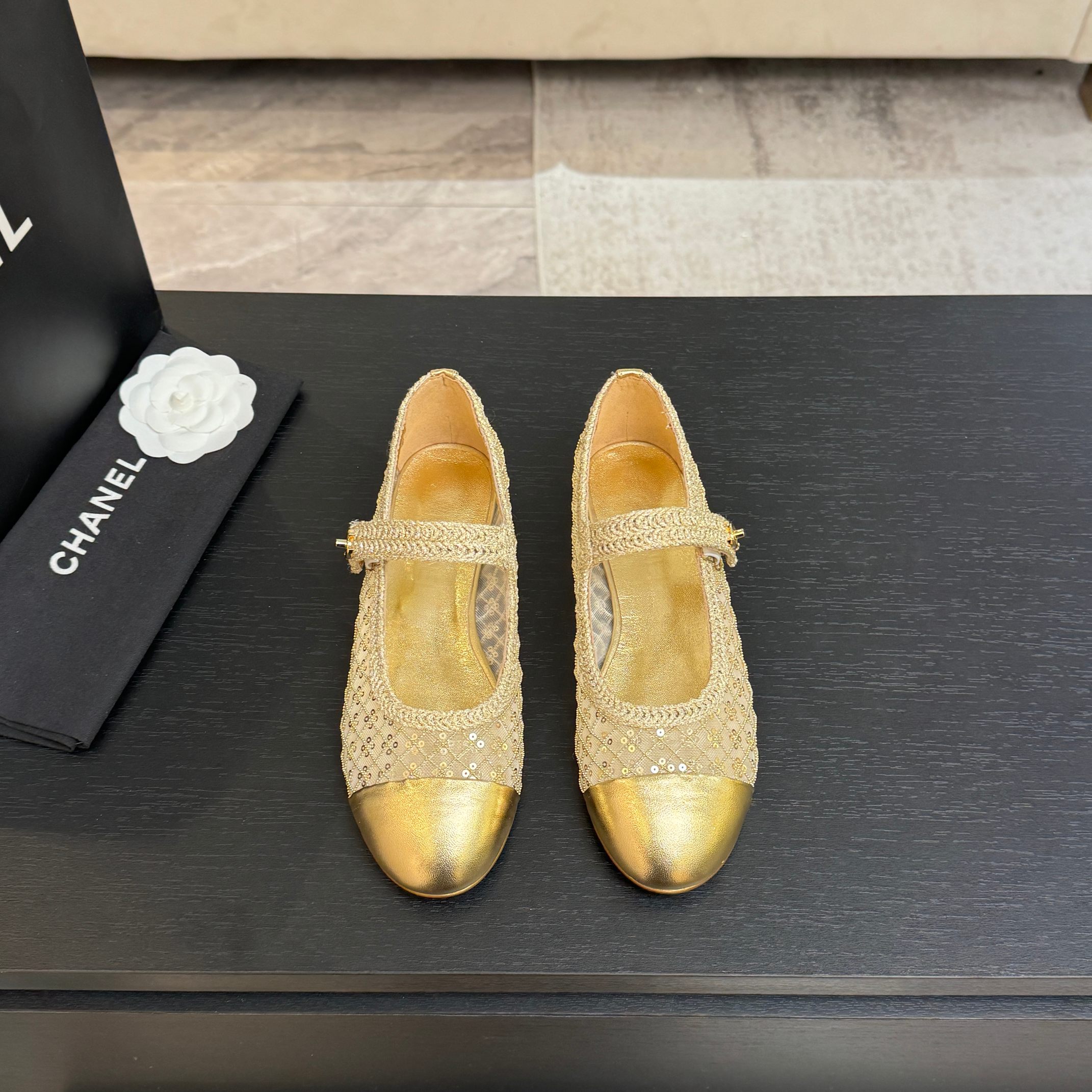 샤넬(CHANEL) 위빙 스팽글 메리제인 플랫 신발