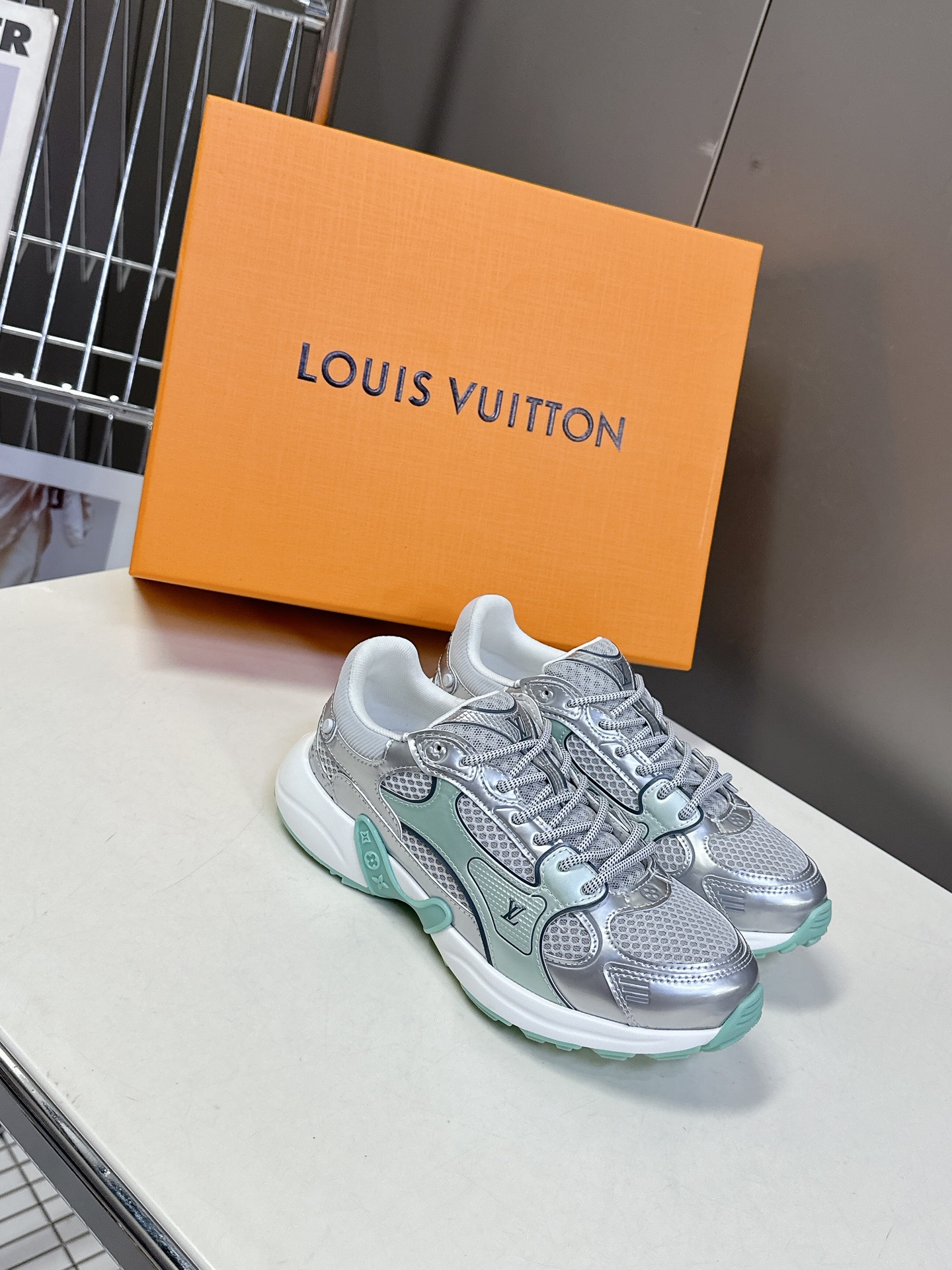 LV OLYMPIA 루이비통 올림피아 테크니컬 러닝 스니커즈 신발