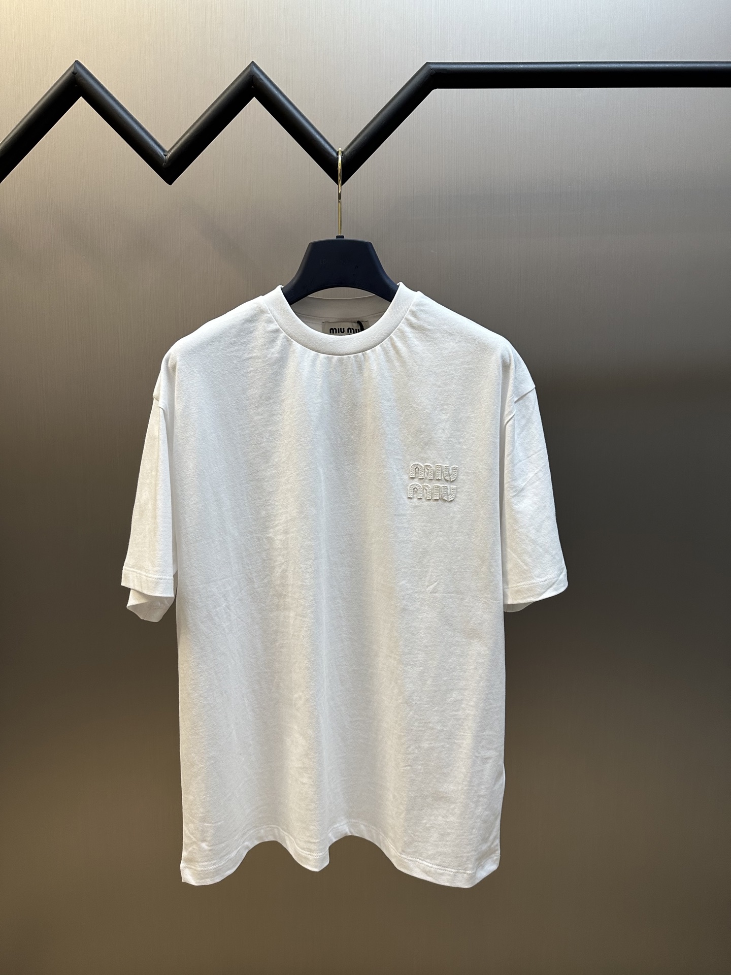 미우미우(MIU MIU) 로고 패치 반팔 티셔츠 의류