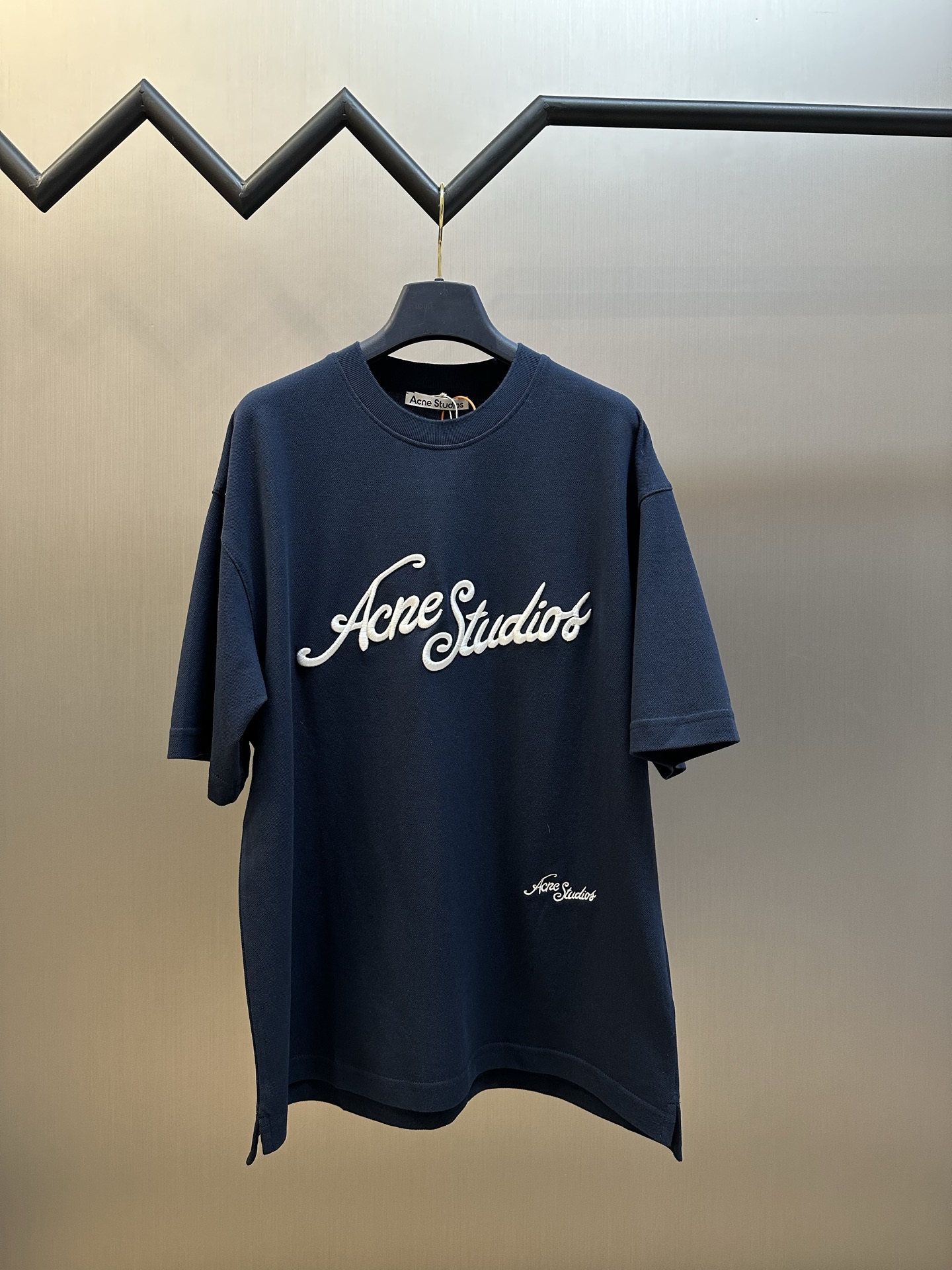 아크네 스튜디오(ACNE STUDIOS) 3D 자수 로고 반팔 티셔츠 의류