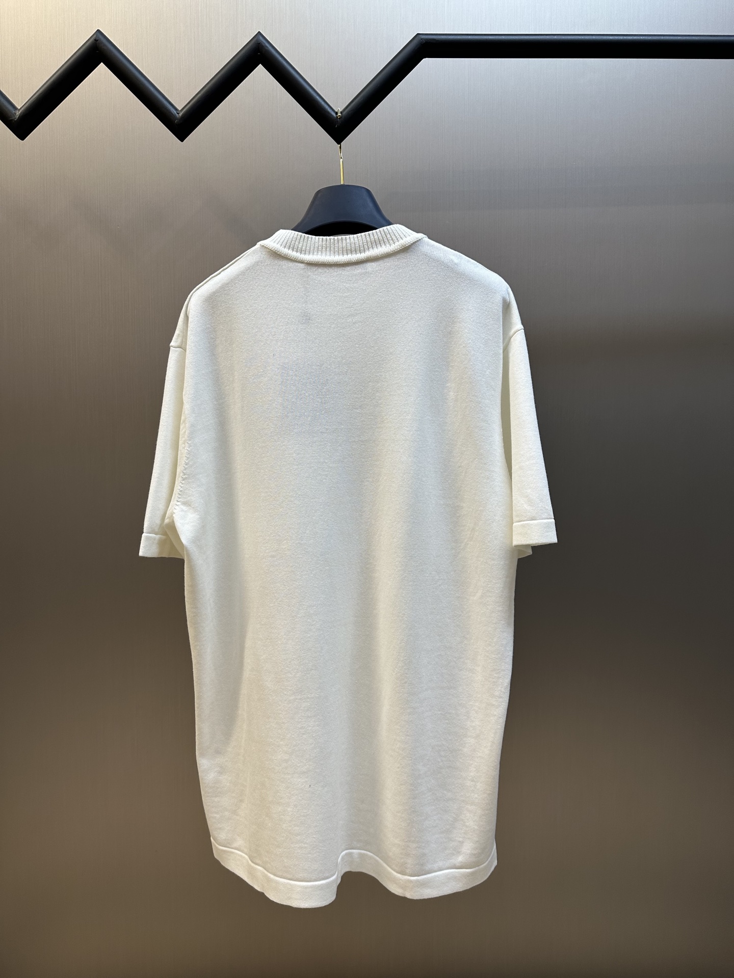 루이비통(LV) 핀 디테일 니트 반팔 티셔츠 의류