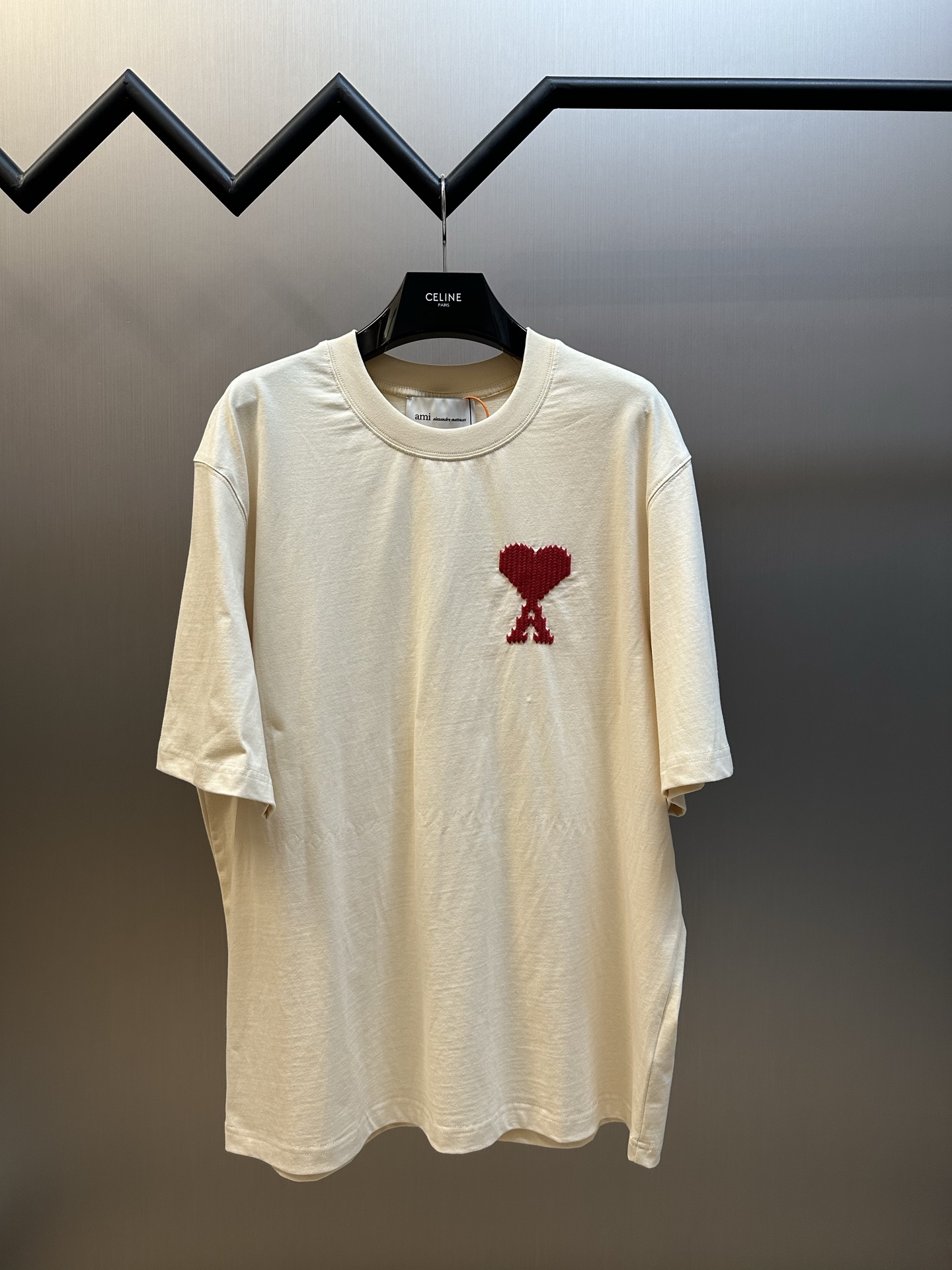 아미(AMI) 픽셀 하트 자수 반팔 티셔츠 의류