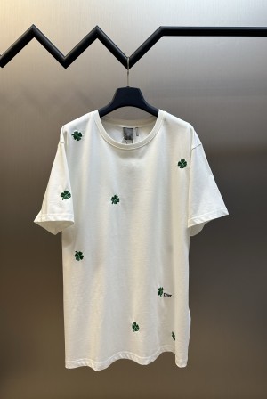 디올(DIOR) 네잎클로버 자수 반팔 티셔츠 의류