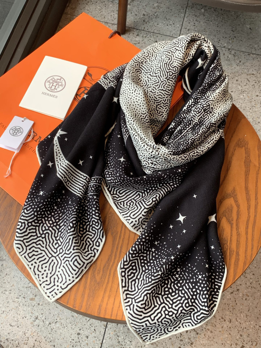 에르메스(HERMES) 월광 페가수스 캐시미어 실크 목도리 스카프