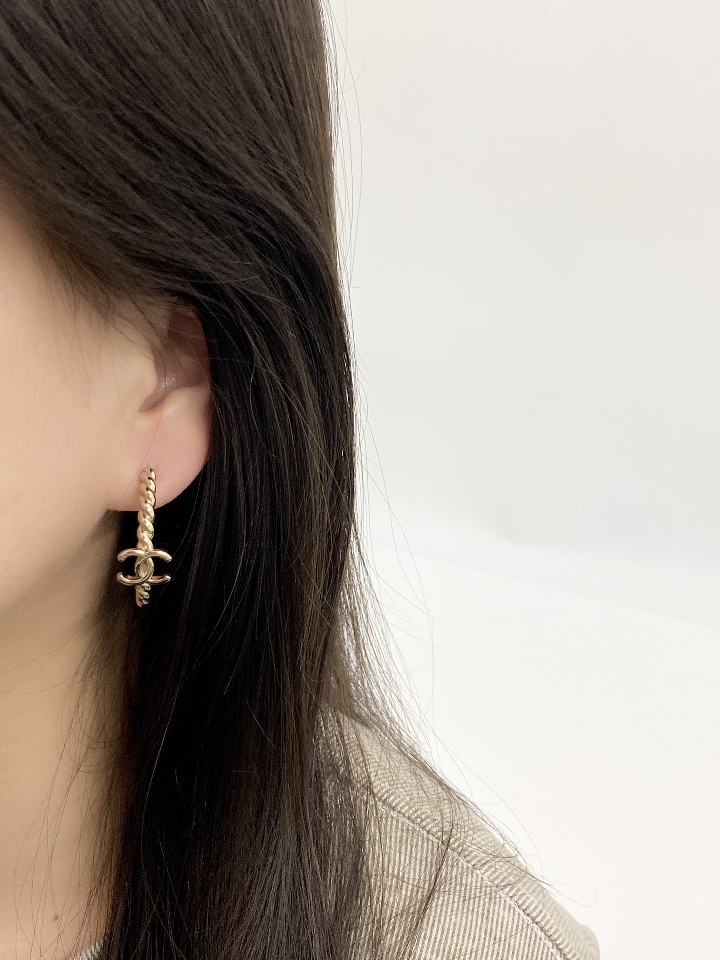 샤넬(CHANEL) 더블C 트위스트 링 귀걸이 악세사리