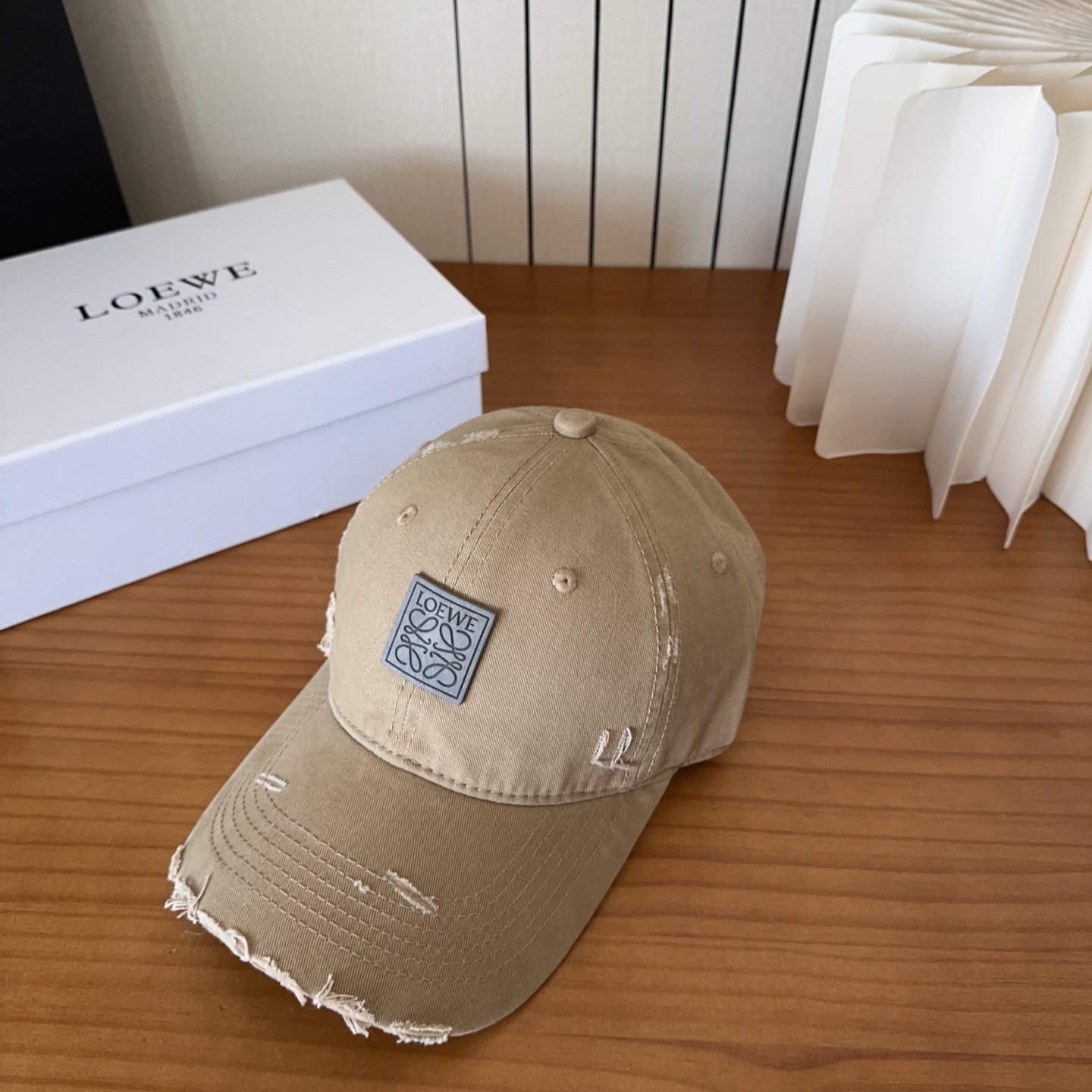 로에베(LOEWE) 로고 볼캡 모자