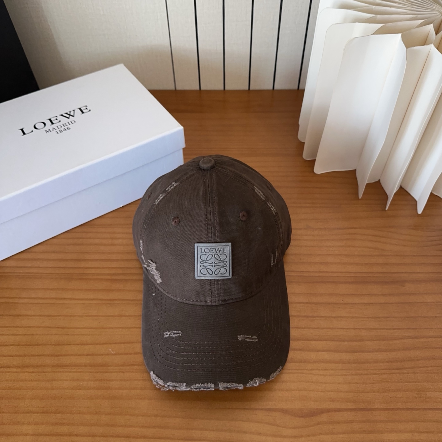 로에베(LOEWE) 로고 볼캡 모자