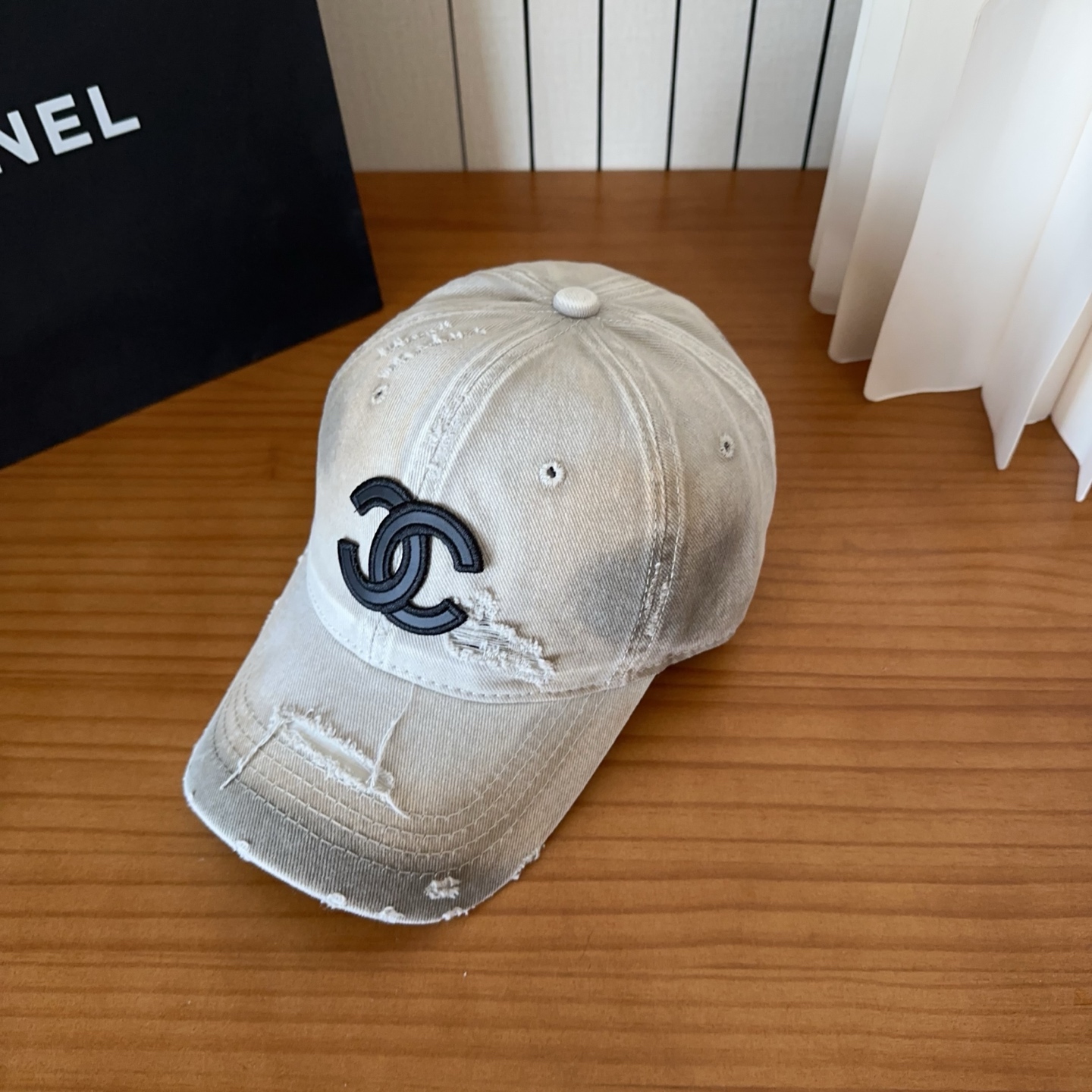 샤넬(CHANEL) 로고 볼캡 모자