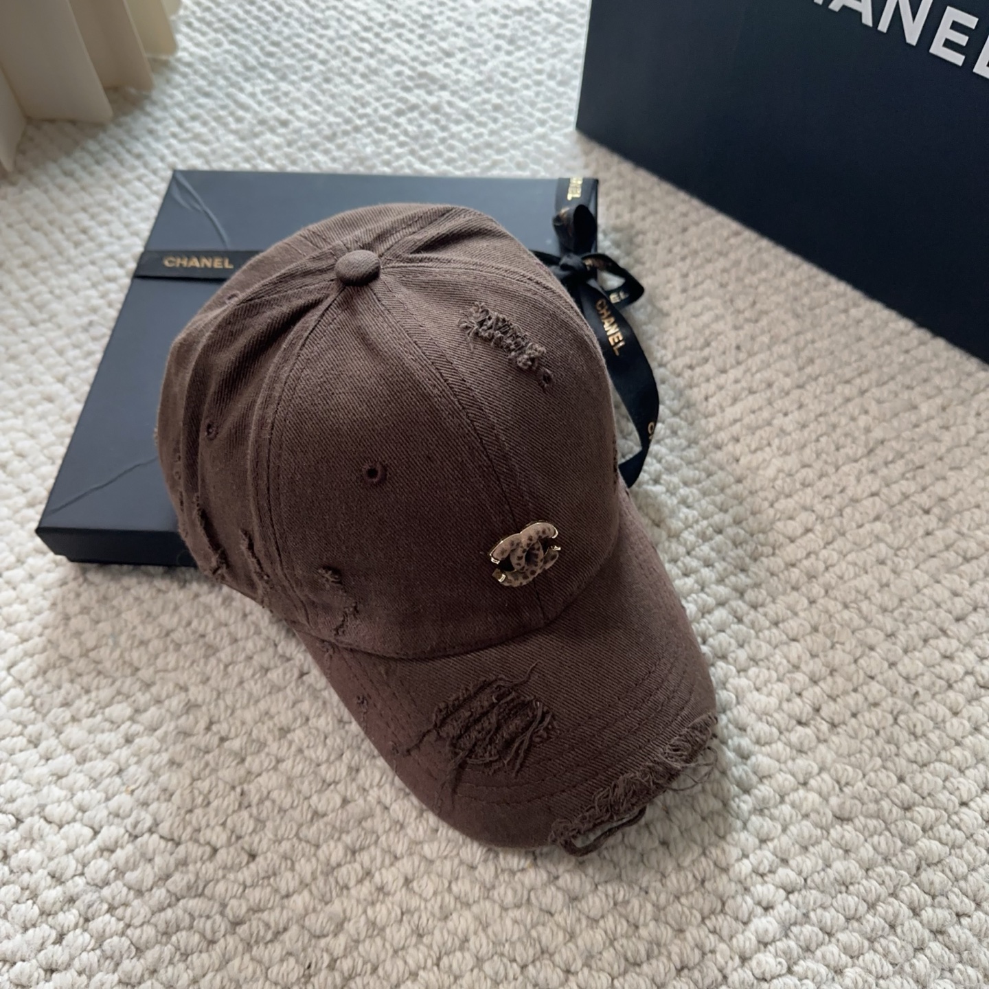 샤넬(CHANEL)로고 볼캡 모자