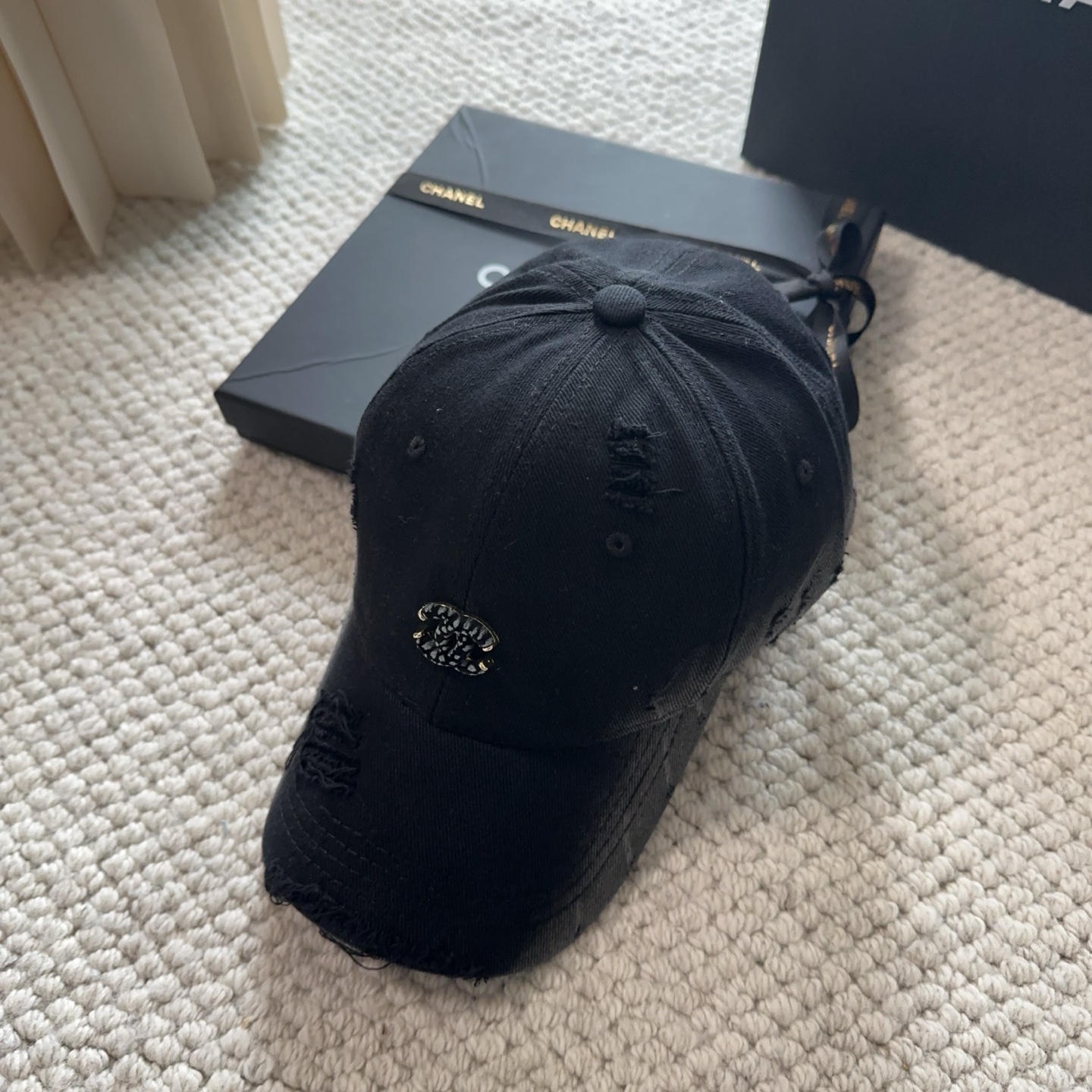 샤넬(CHANEL)로고 볼캡 모자