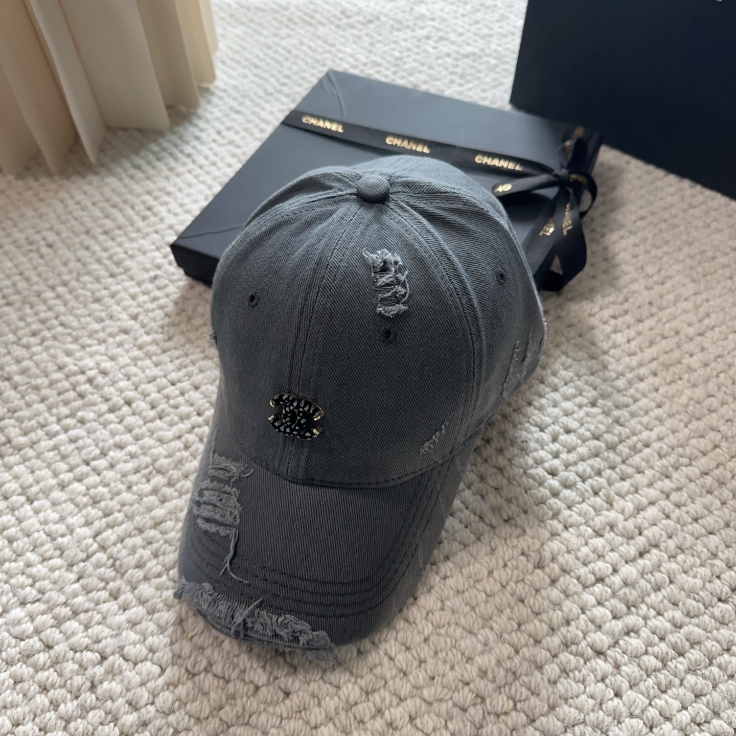 샤넬(CHANEL)로고 볼캡 모자