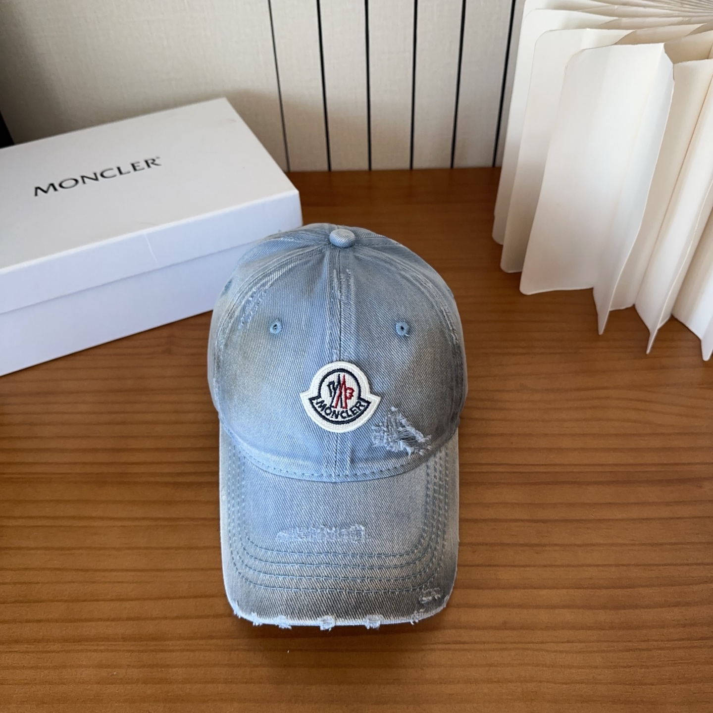 몽클레어 몽클레르(MONCLER) 워싱 디스트로이드 볼캡 모자