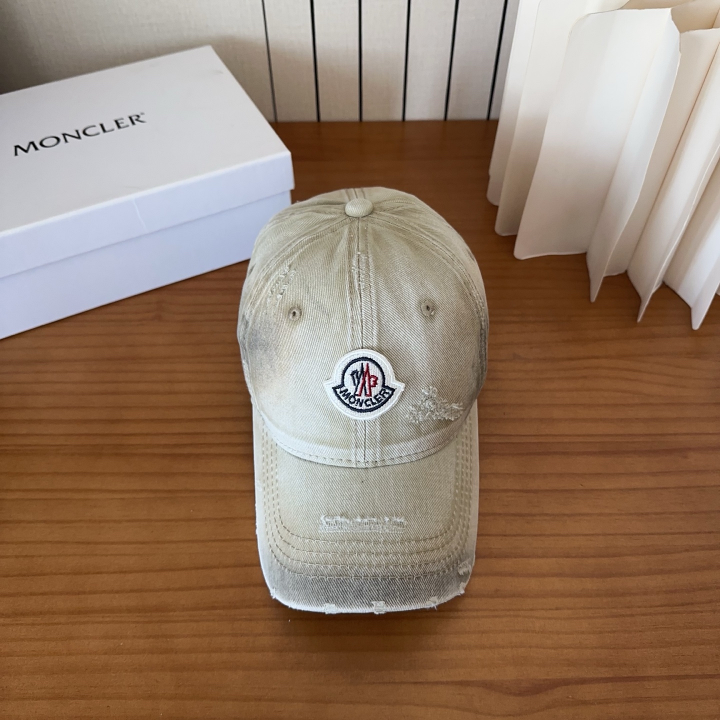 몽클레어 몽클레르(MONCLER) 워싱 디스트로이드 볼캡 모자