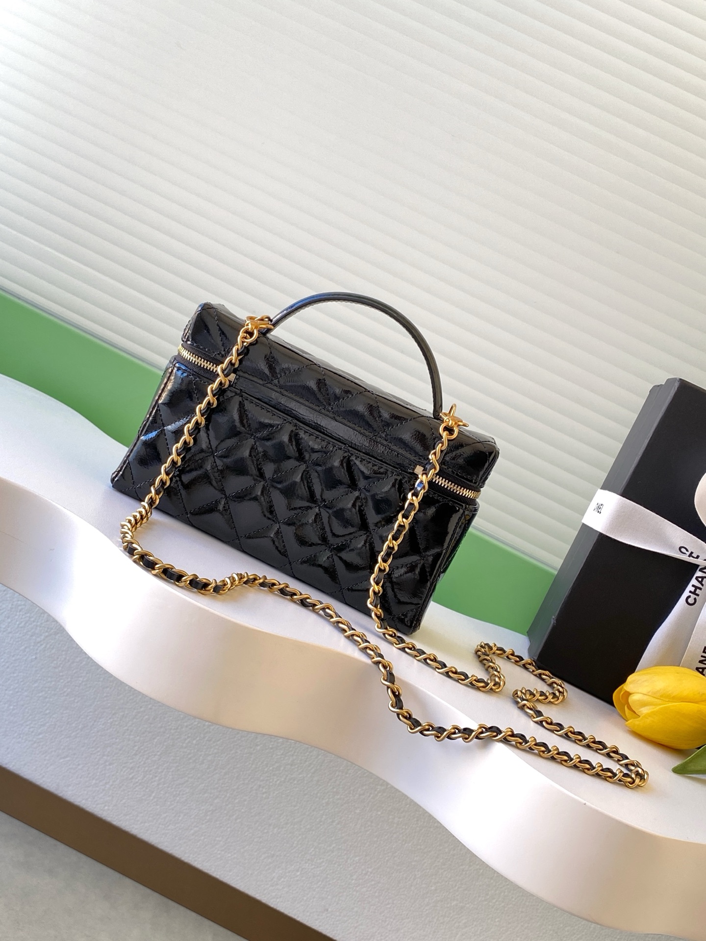 샤넬(Chanel) 26C 블랙 앤 골드 런치박스 백(LP) AP4974 파우치백 가방