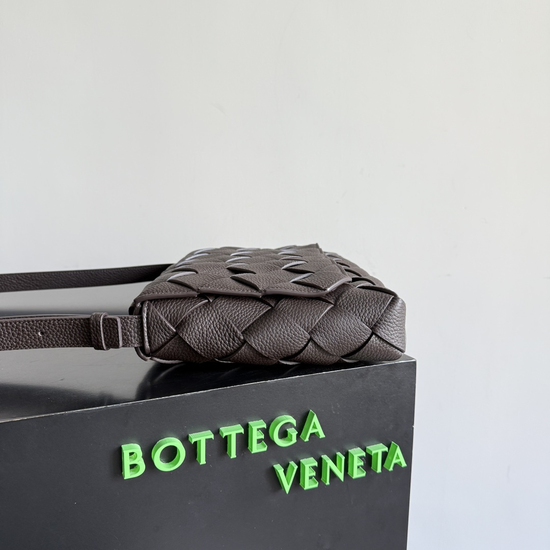 BOTTEGA VENETA BV 보테가 베네타 Diago 디아고 라지 (815796) 크로스백 가방 다크브라운