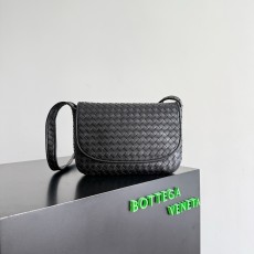 BOTTEGA VENETA BV 보테가 베네타 베네토(Veneto) 플랩 메신저 크로스백 가방 843836 블랙
