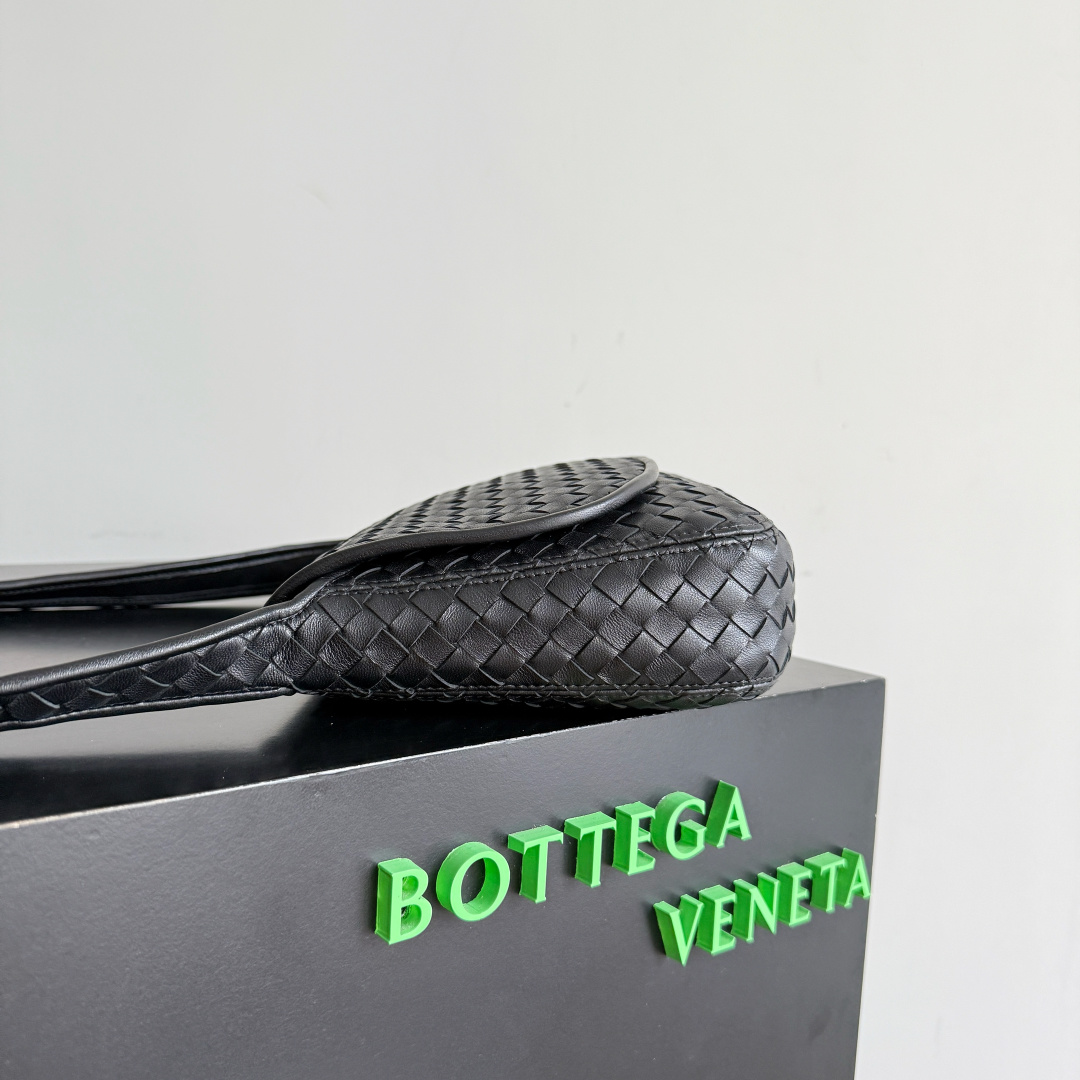 BOTTEGA VENETA BV 보테가 베네타 베네토(Veneto) 플랩 메신저 크로스백 가방 843836 블랙