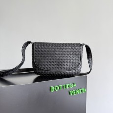 BOTTEGA VENETA BV 보테가 베네타 베네토(Veneto) 플랩 메신저 크로스백 가방 843836 블랙