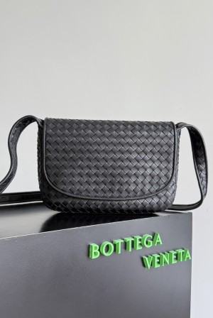 BOTTEGA VENETA BV 보테가 베네타 베네토(Veneto) 플랩 메신저 크로스백 가방 843836 블랙