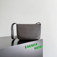 BOTTEGA VENETA BV 보테가 베네타 베네토(Veneto) 플랩 메신저 크로스백 가방 843836 다크브라운