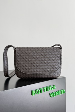 BOTTEGA VENETA BV 보테가 베네타 베네토(Veneto) 플랩 메신저 크로스백 가방 843836 다크브라운