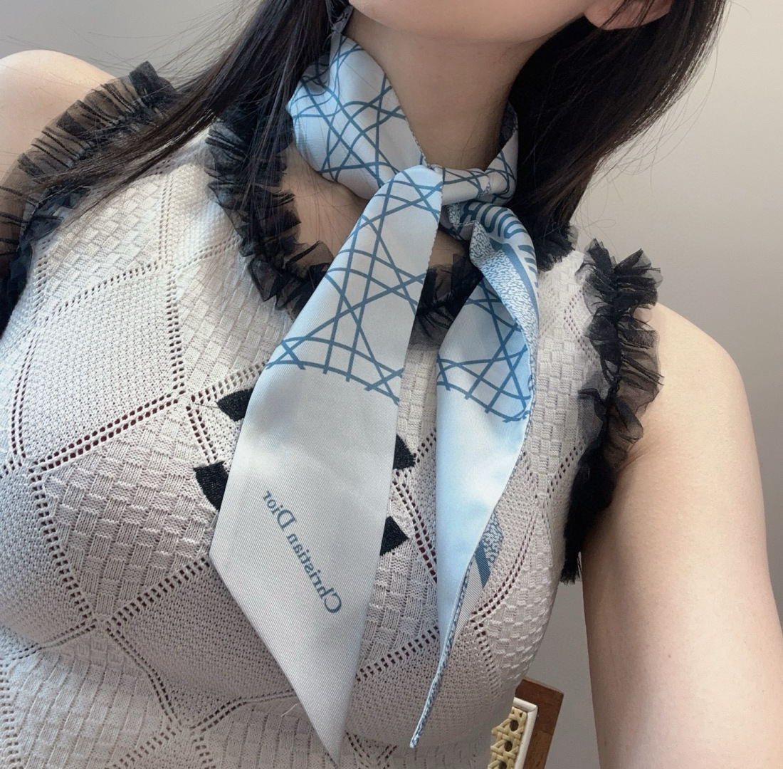 디올(DIOR) 트윌리 목도리 스카프