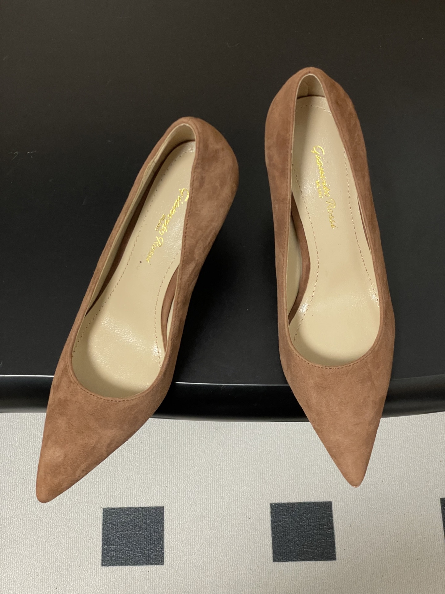 지안비토 로시(GIANVITO ROSSI) 포인티드 하이힐 신발