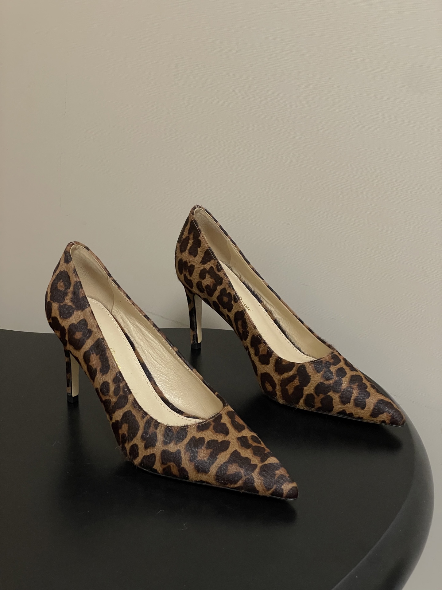 지안비토 로시(GIANVITO ROSSI) 포인티드 하이힐 신발