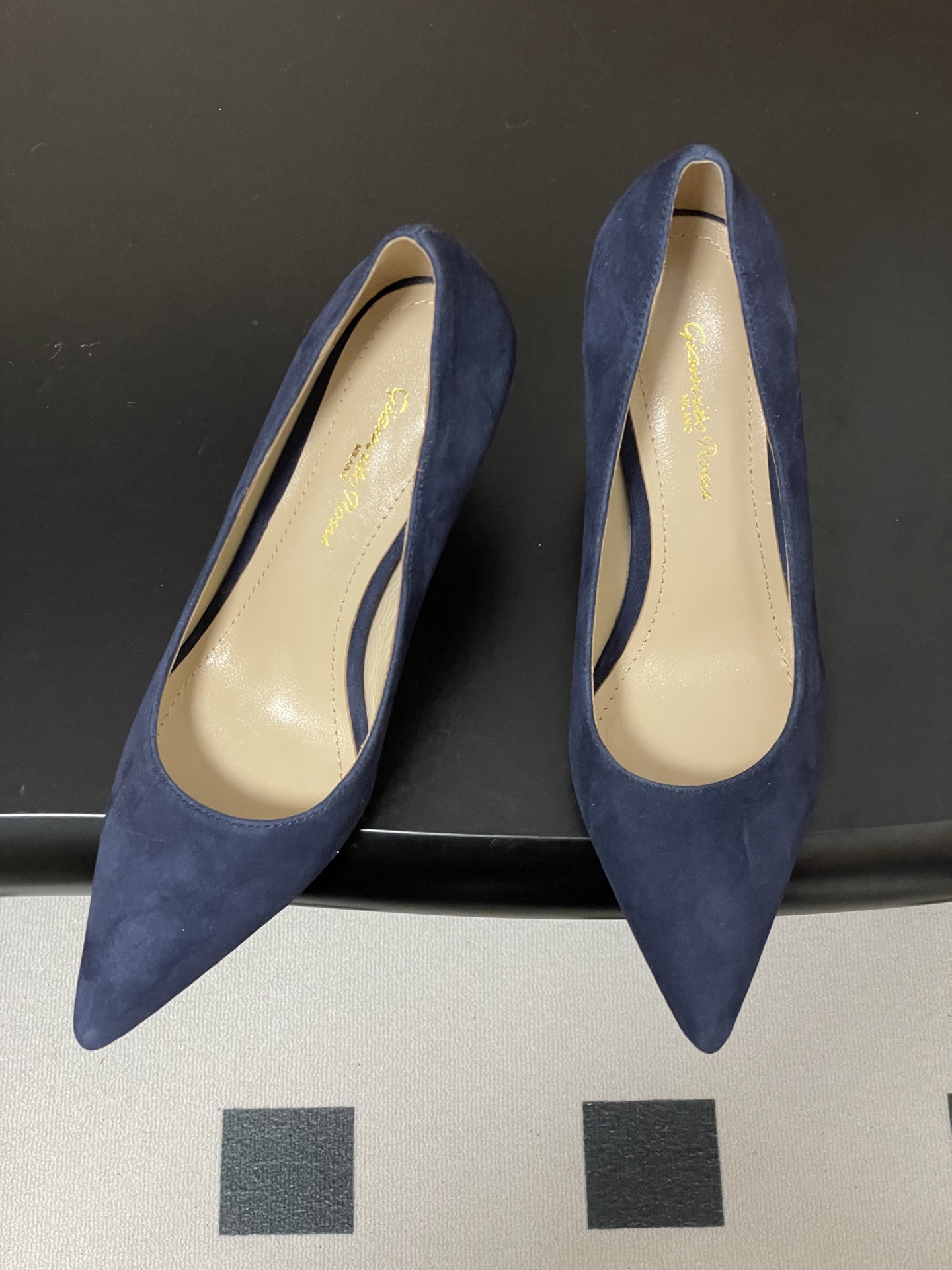 지안비토 로시(GIANVITO ROSSI) 포인티드 하이힐 신발