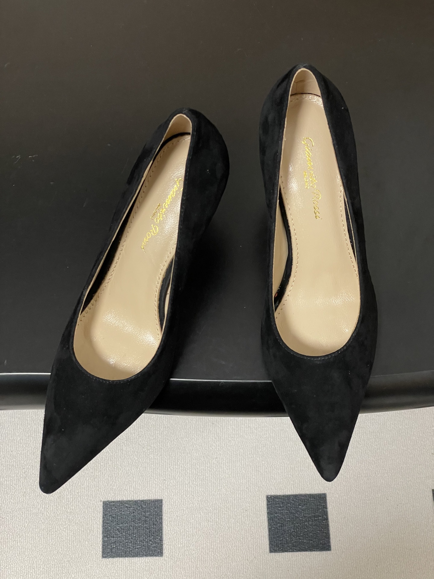 지안비토 로시(GIANVITO ROSSI) 포인티드 하이힐 신발