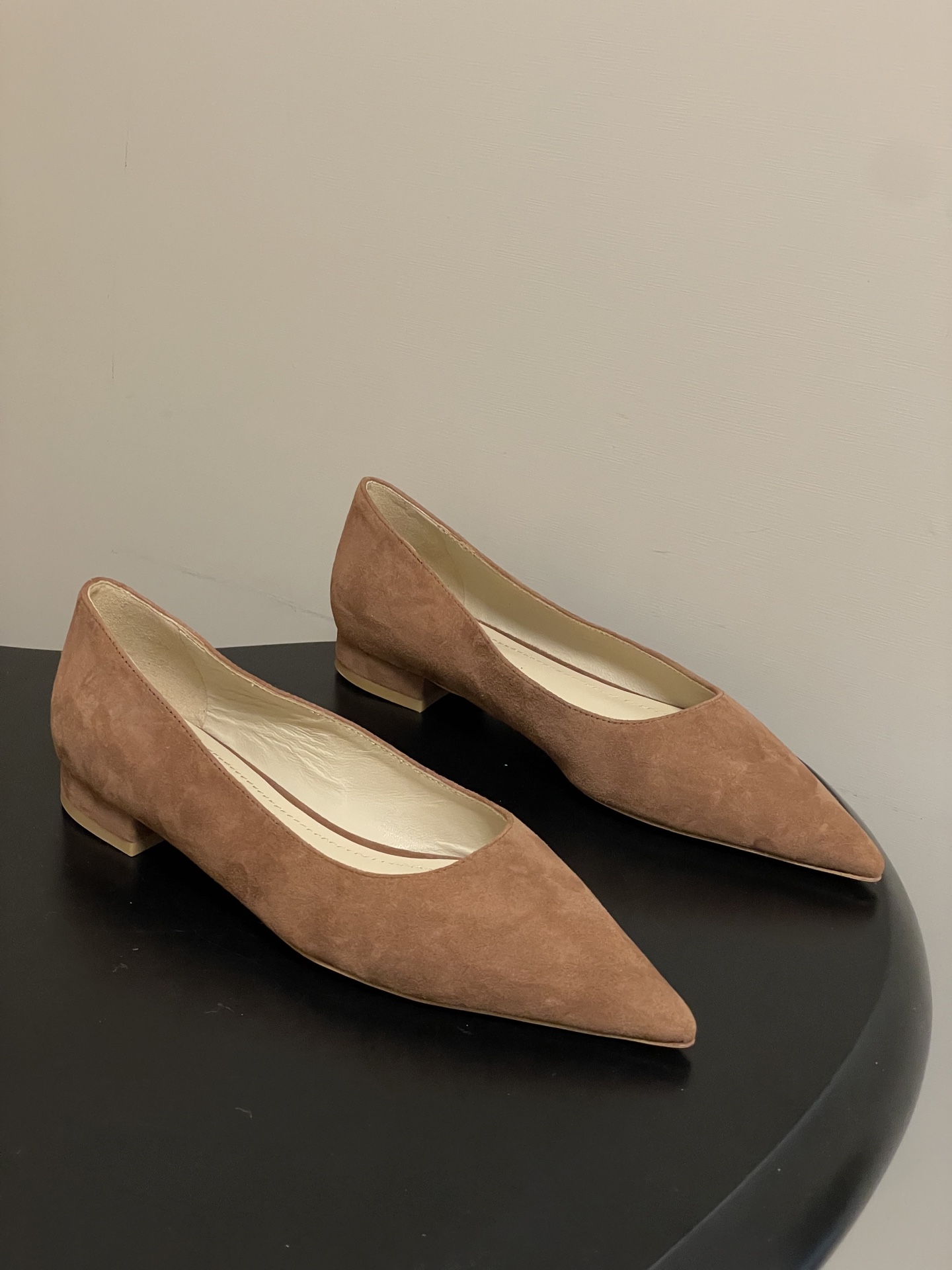 지안비토 로시(GIANVITO ROSSI) 포인티드 플랫슈즈 신발