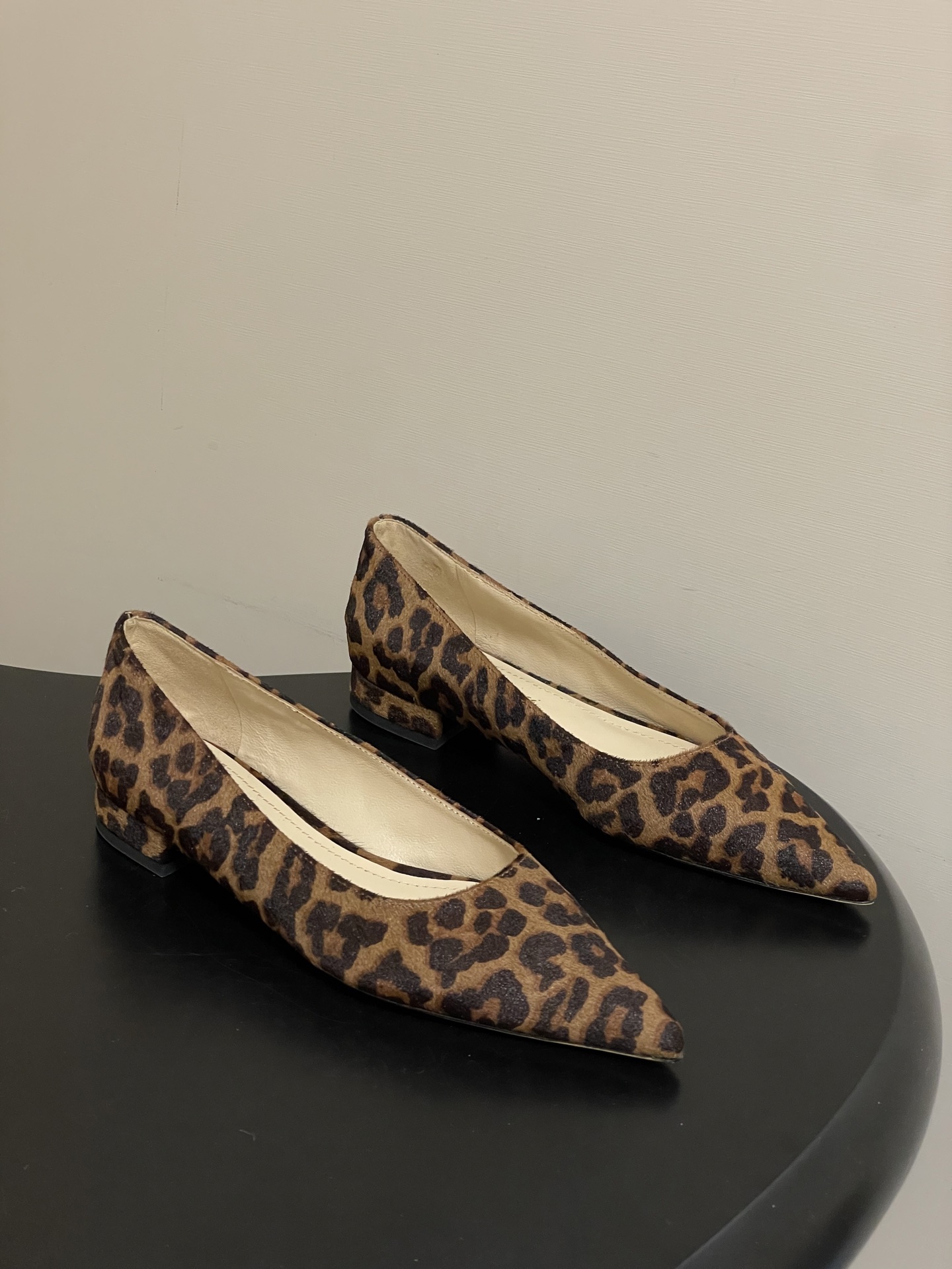 지안비토 로시(GIANVITO ROSSI) 포인티드 플랫슈즈 신발